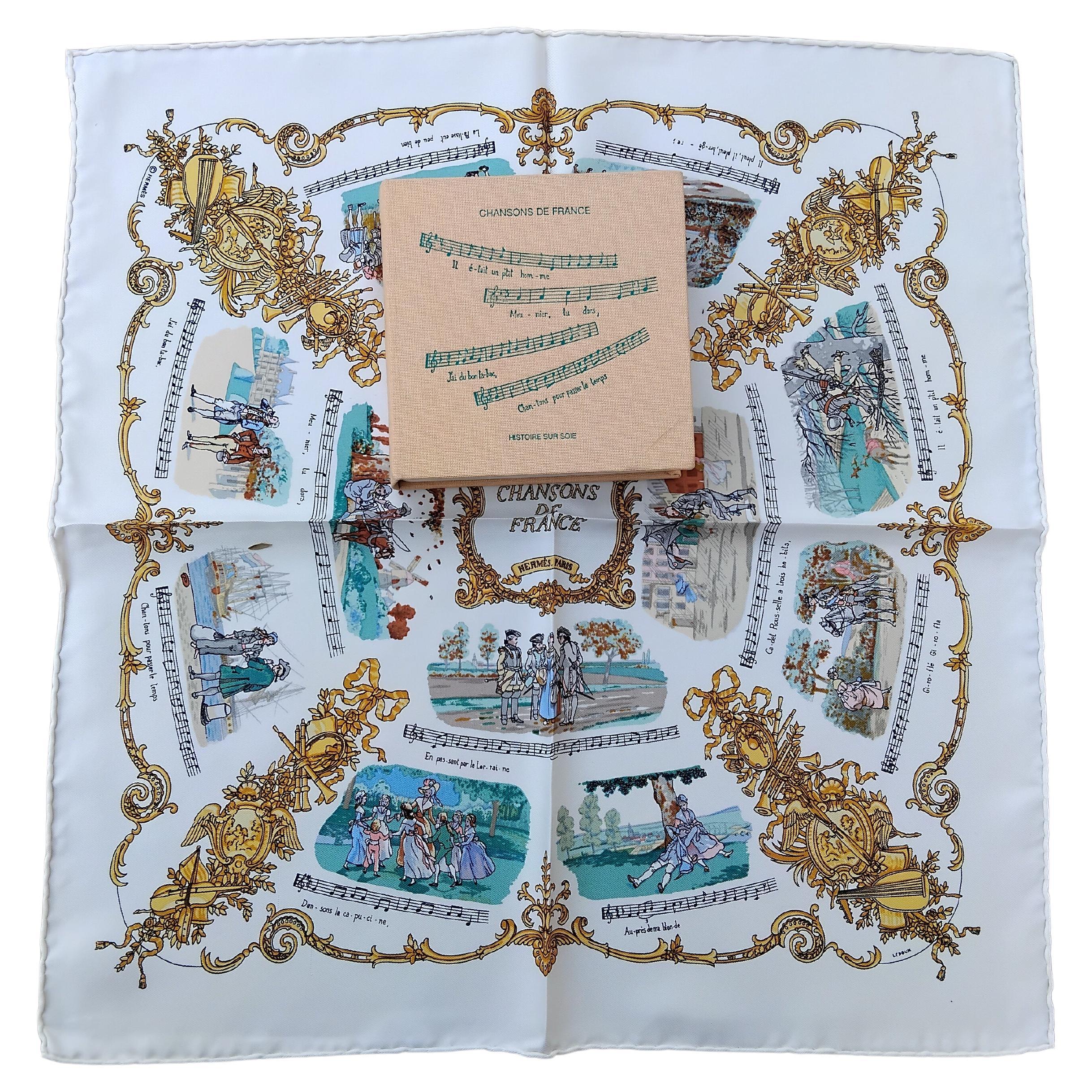 Hermès Kleiner Schal Gavroche Chansons de France LeDoux in Box (Grau) im Angebot