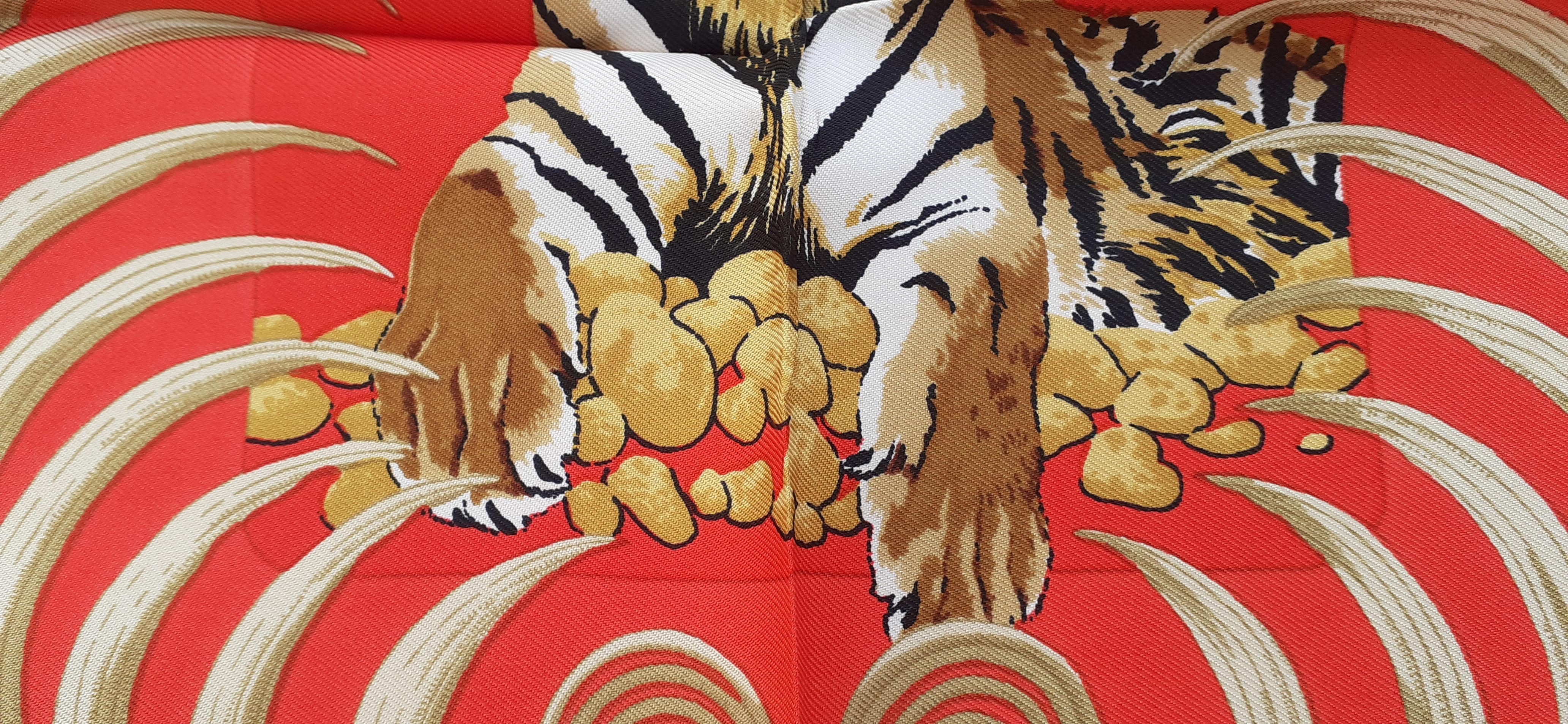 Petite écharpe en soie Hermès Gavroche Pocket Square Tigre Royal Fleuri 16' Pour femmes en vente
