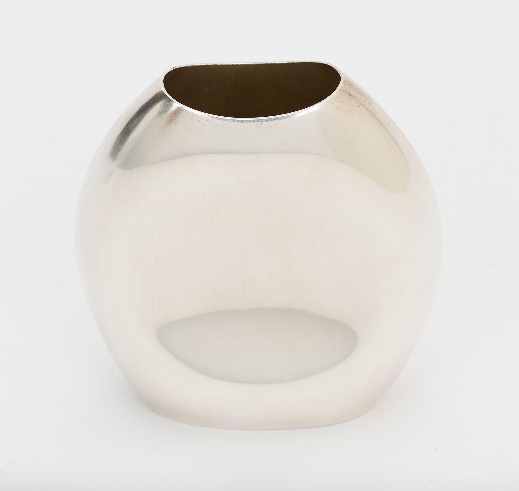 Beige Hermès Small Silver Plate Metal Vase For Sale