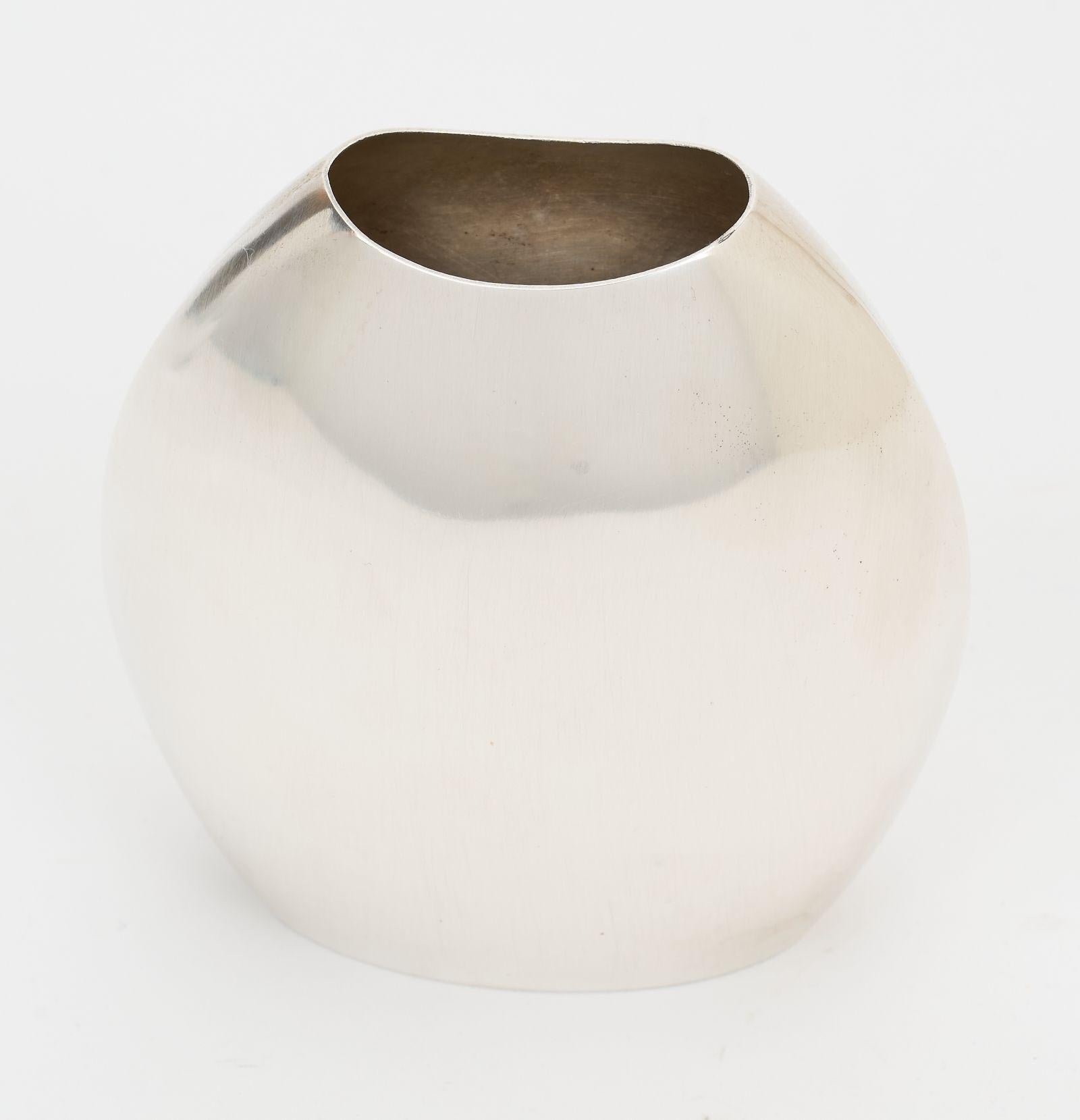 Hermès Small Silver Plate Metal Vase In Good Condition For Sale In West Hollywood, CA