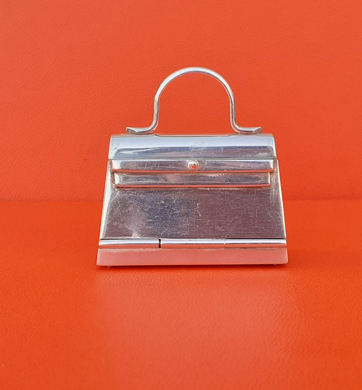 Rare Authentic Hermès Pill Box

Mini 