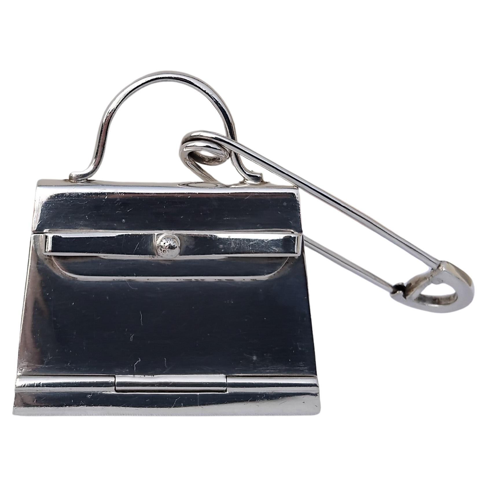 Hermès Smallest Mini Kelly Bag Pill Box and its Safety Pin en venta