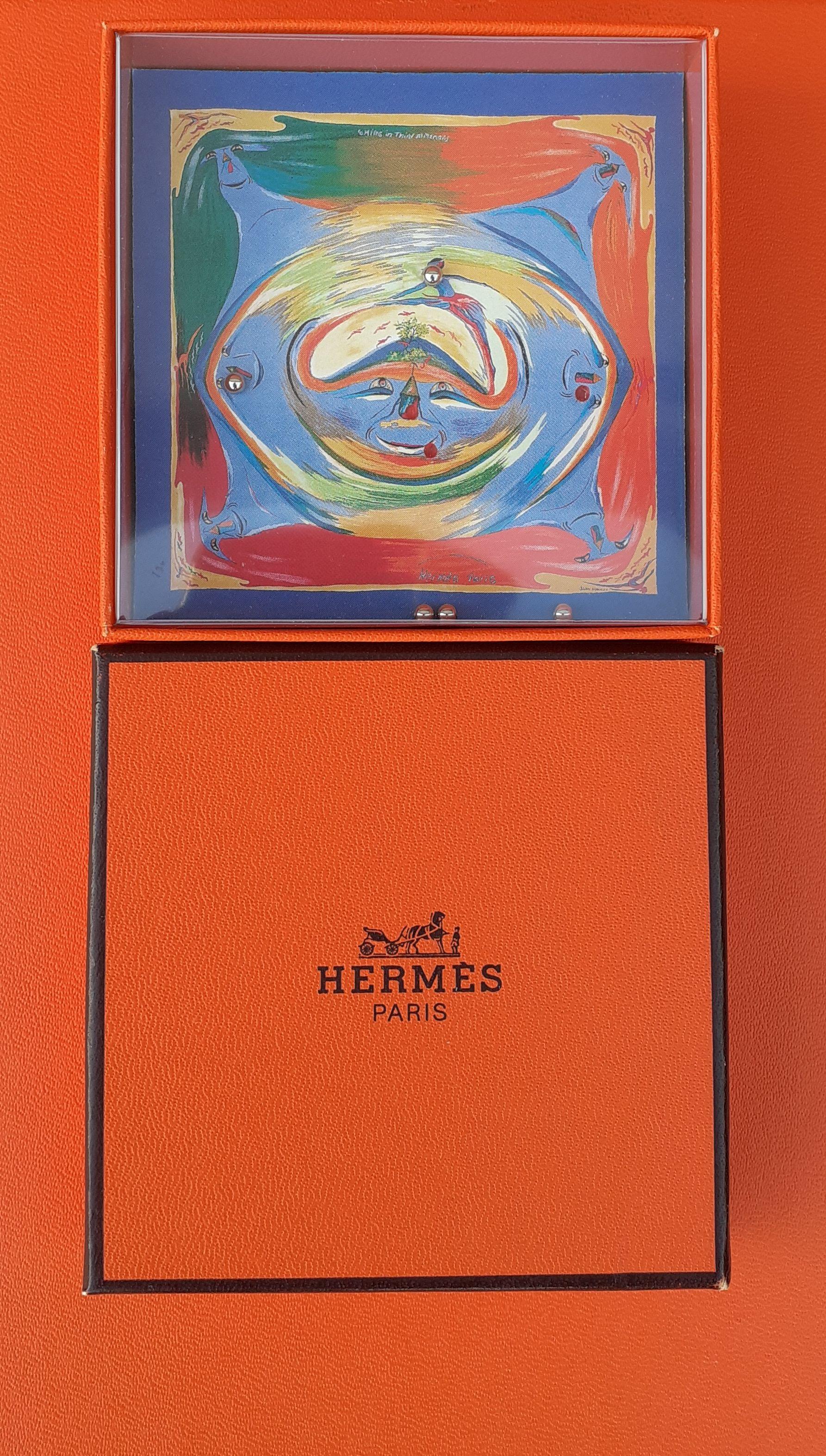 Hermès lächelt beim dritten Millennium-Ballspiel  im Angebot 7