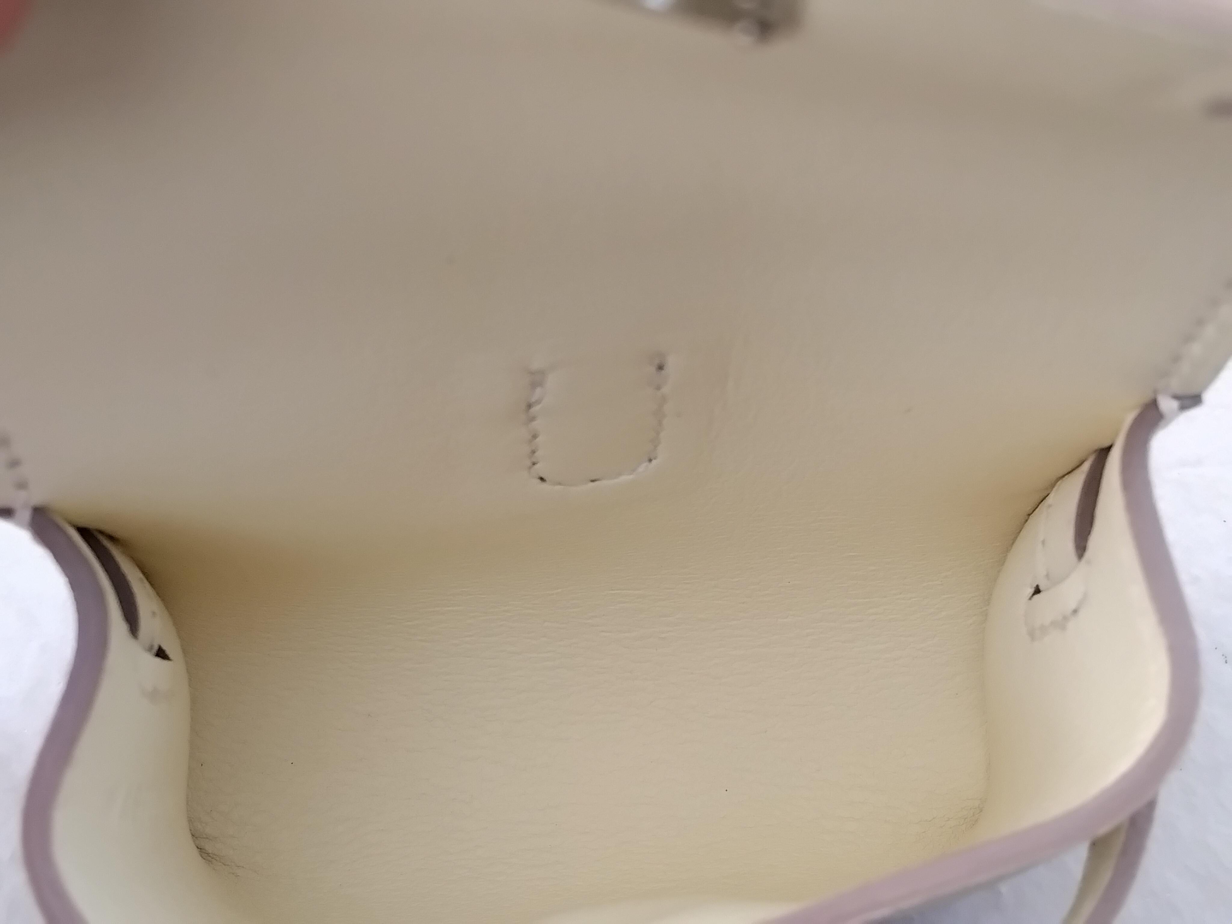 Hermès in pelle liscia Jaune Milton Kellyfestival Borsa Kelly Charm in vendita 5