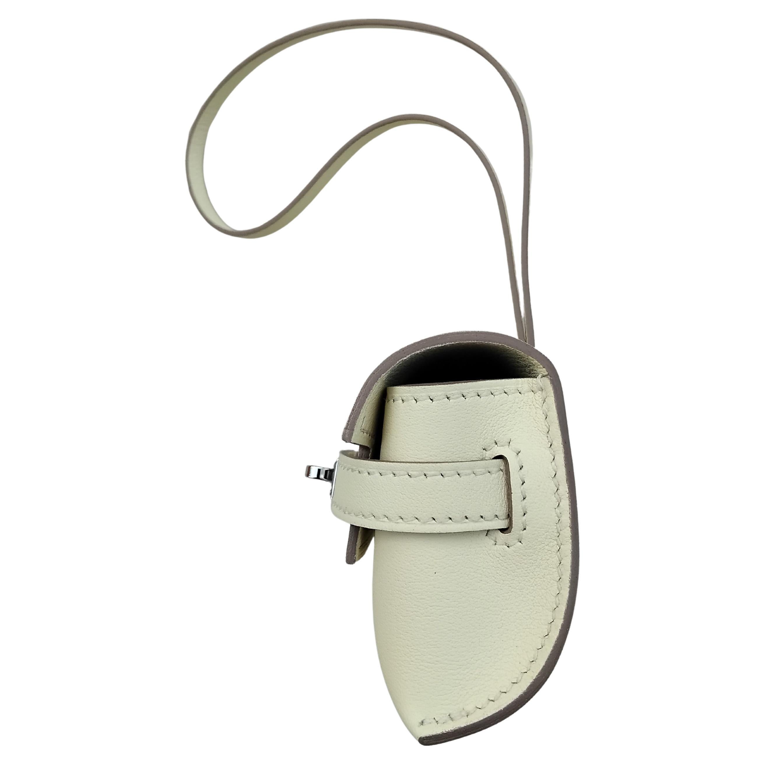 Gray Hermès Smooth Leather Jaune Milton Kellyfestival Kelly Bag Charm For Sale
