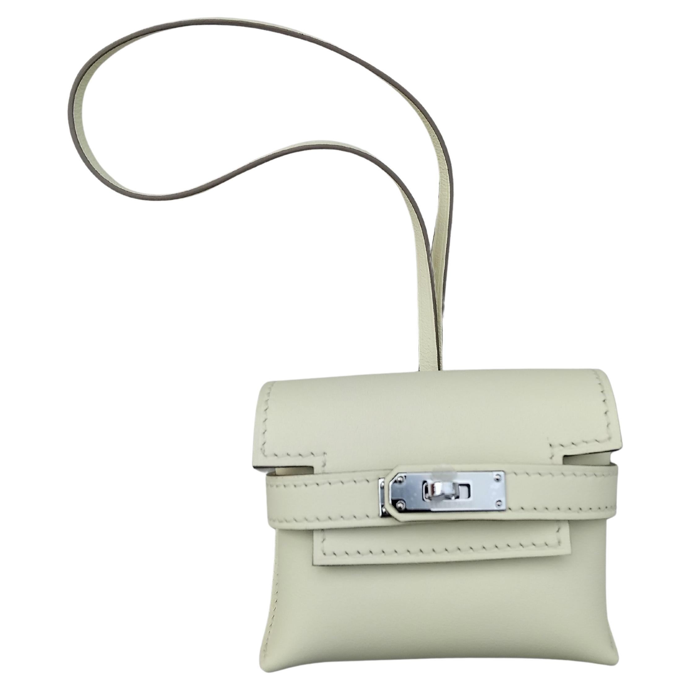 Women's Hermès Smooth Leather Jaune Milton Kellyfestival Kelly Bag Charm For Sale