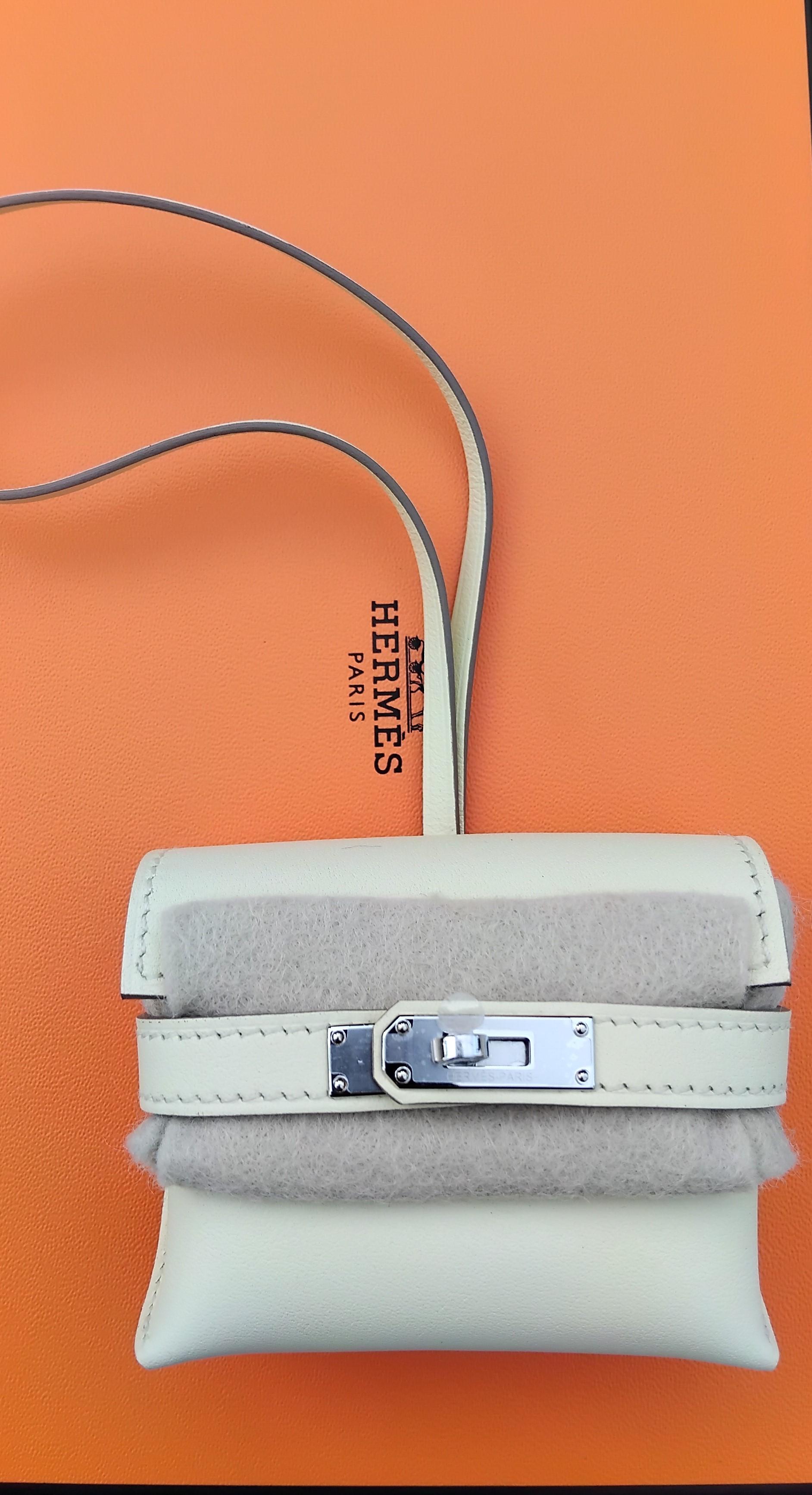 Hermès Smooth Leather Jaune Milton Kellyfestival Kelly Bag Charm For Sale 2