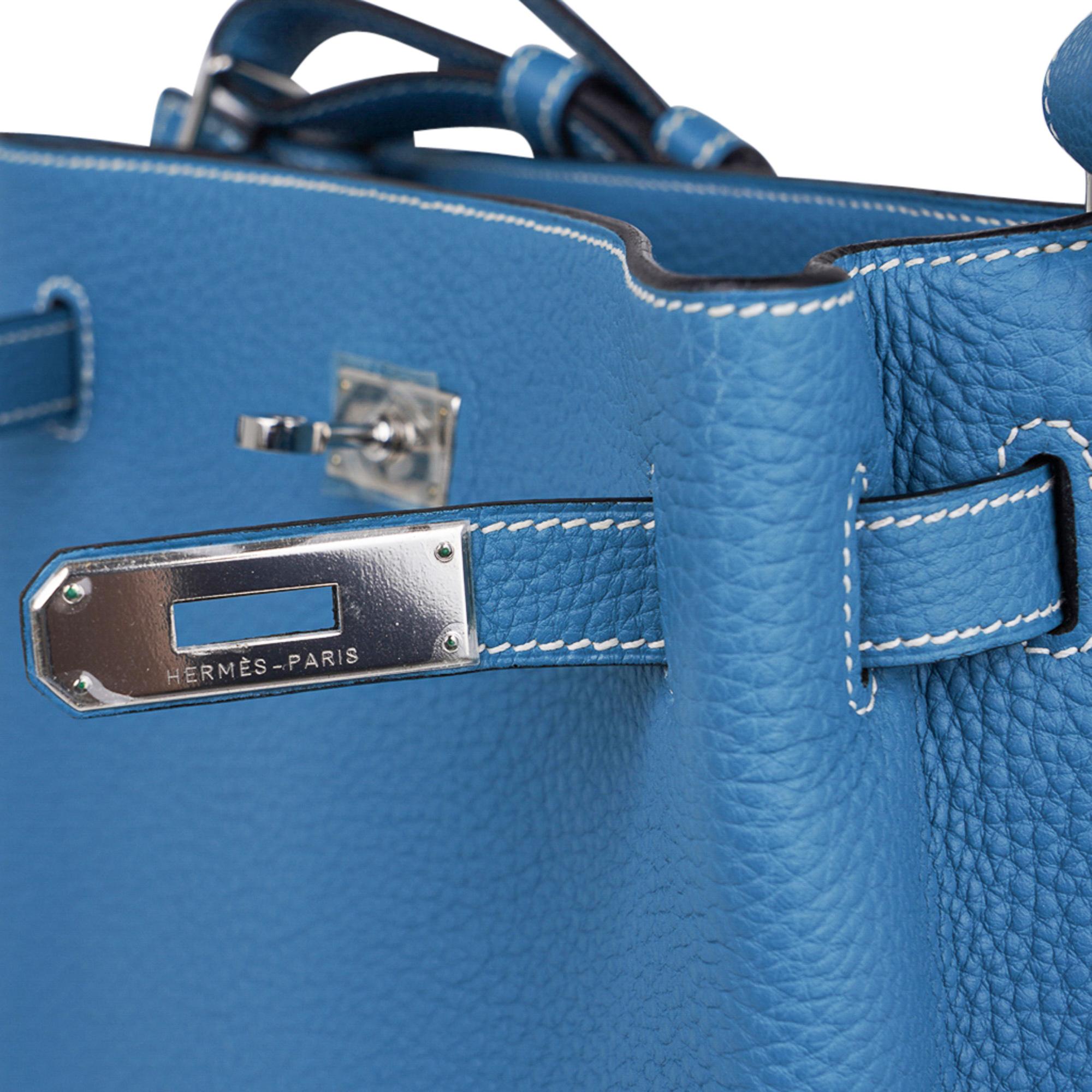 Guaranteed authetnic Hermes So Kelly bag is the fresh update from the Sport Kelly bag.
This Hermes So Kelly 26 bag featured in iconic Blue Jean. 
Retired, this coveted Blue Jean is a perfect colour for every season!
Togo leather is supple and