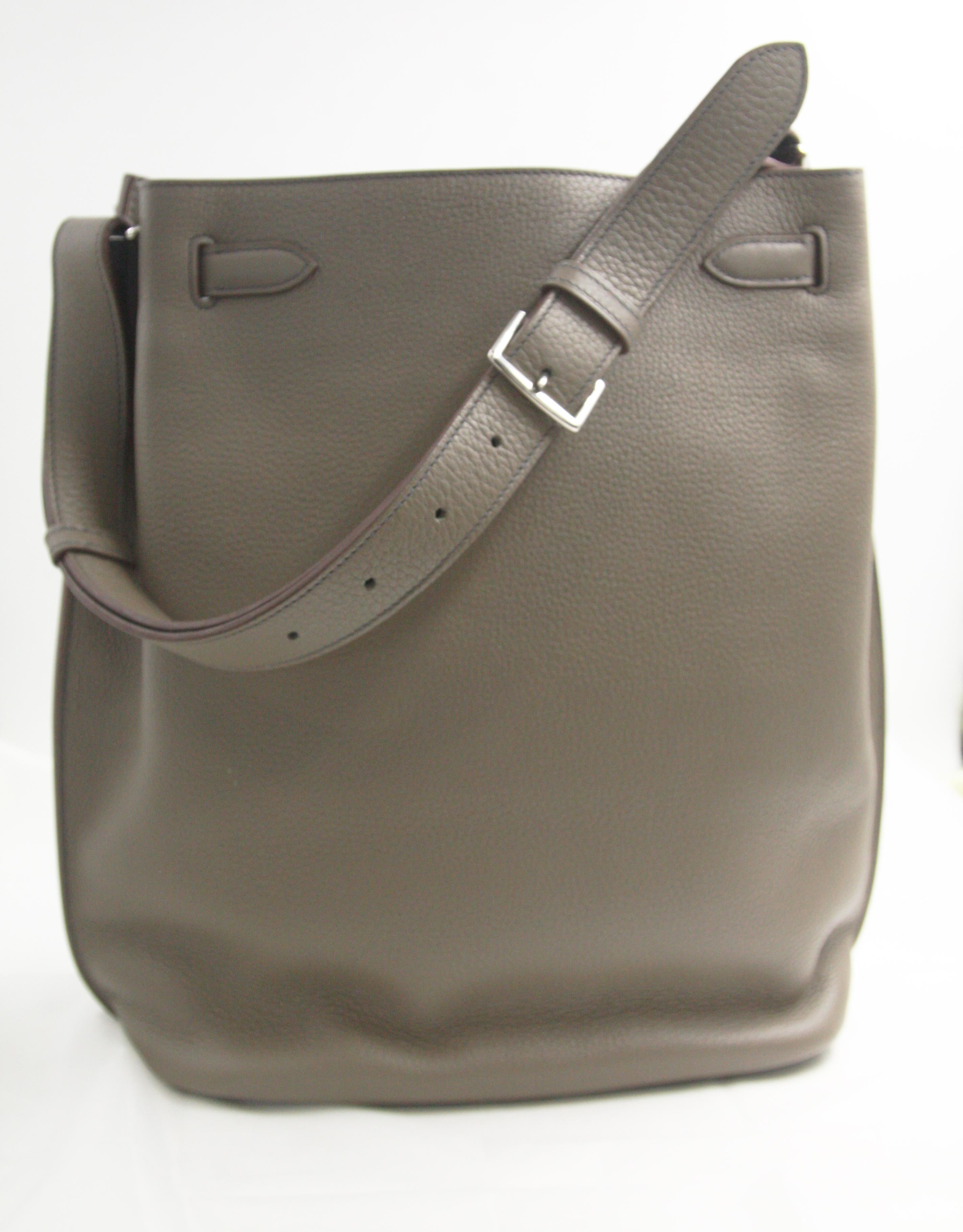 Hermès So-Kelly  In Etoupe Clémence Taurillon Leather Shoulder Bag In Excellent Condition For Sale In New York, NY