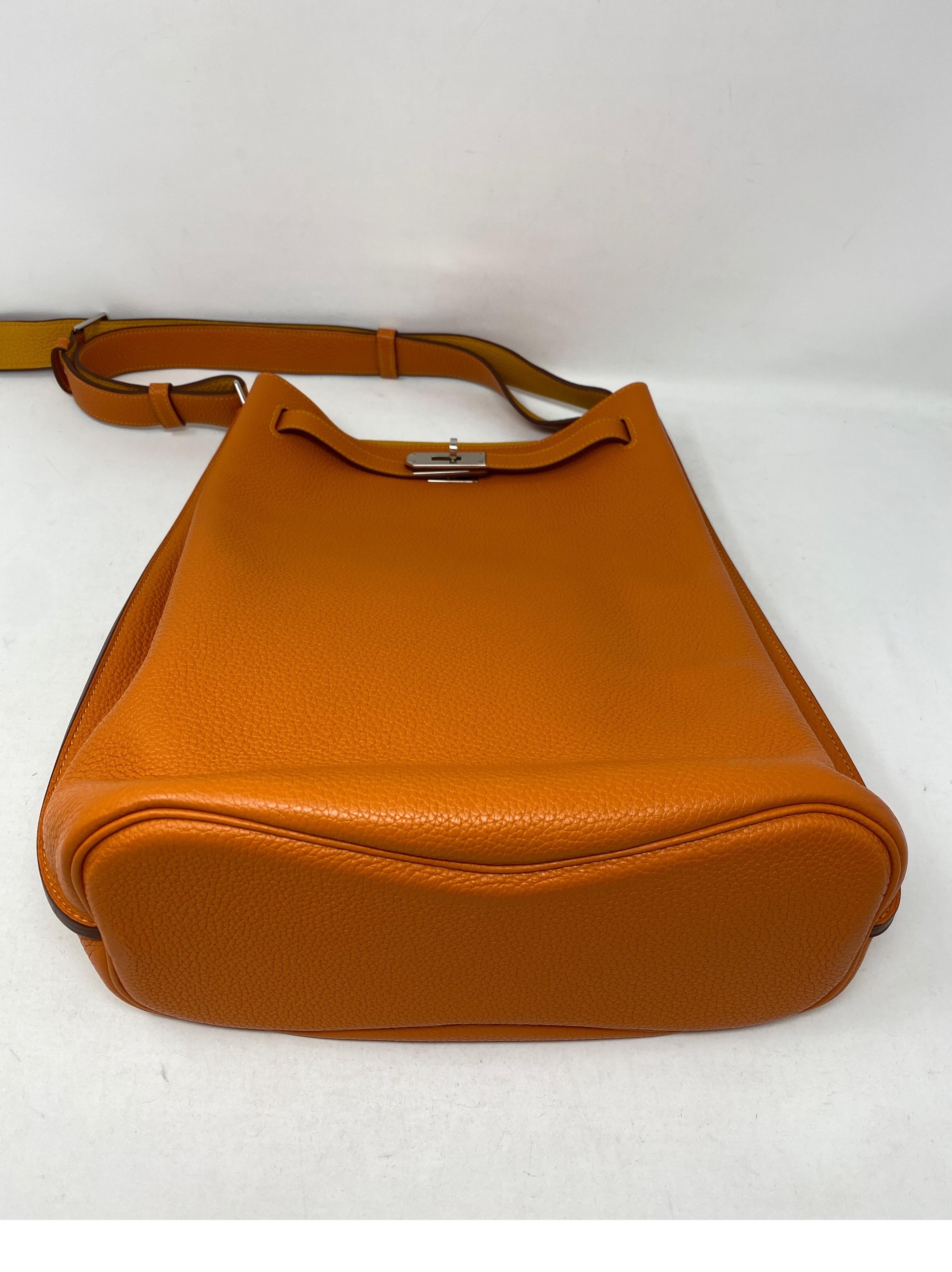Hermes So Kelly Orange Candy Bag  In Excellent Condition In Athens, GA