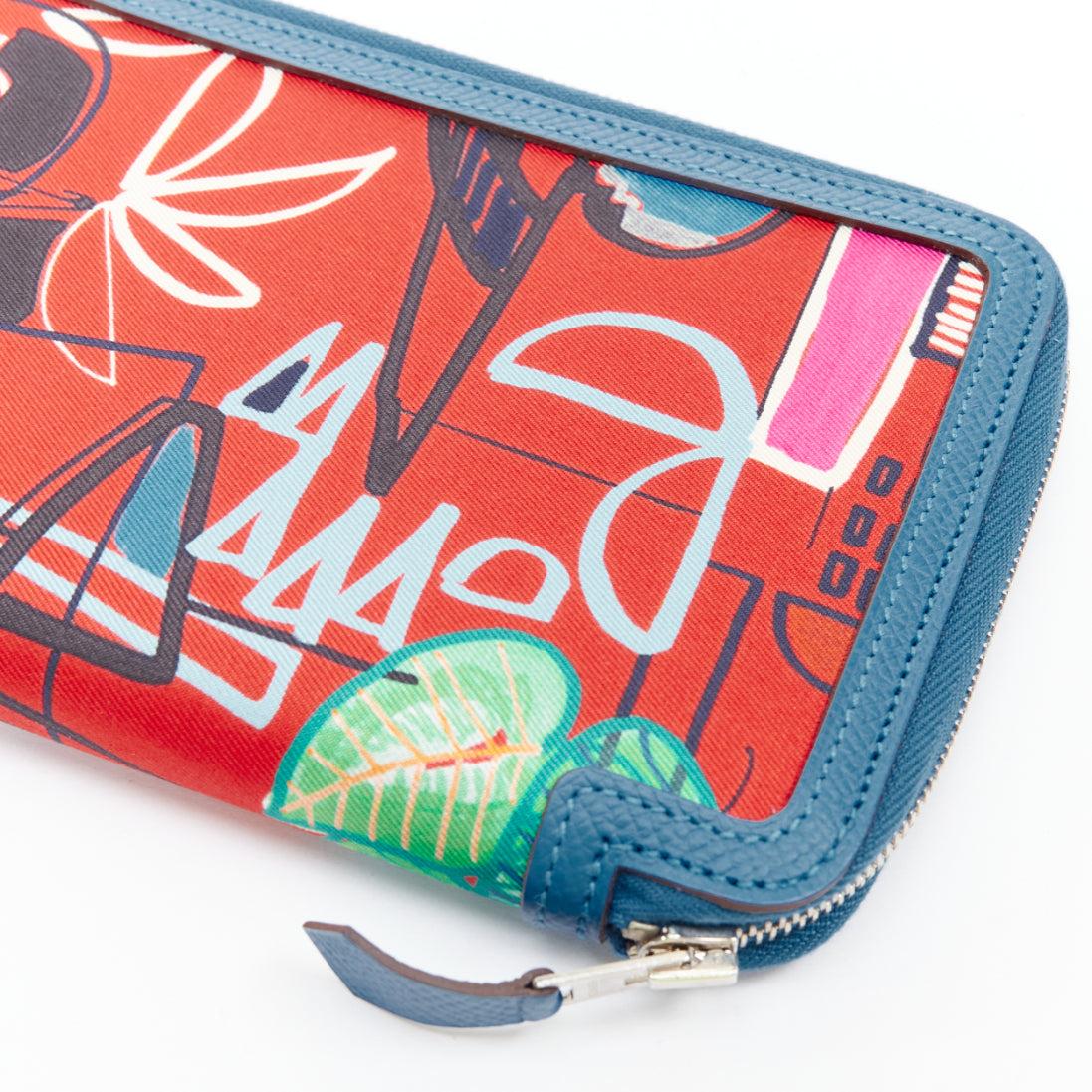Donna HERMES Soie Cool Azap rosso stampa geometrica seta blu pelle zip intorno portafoglio in vendita