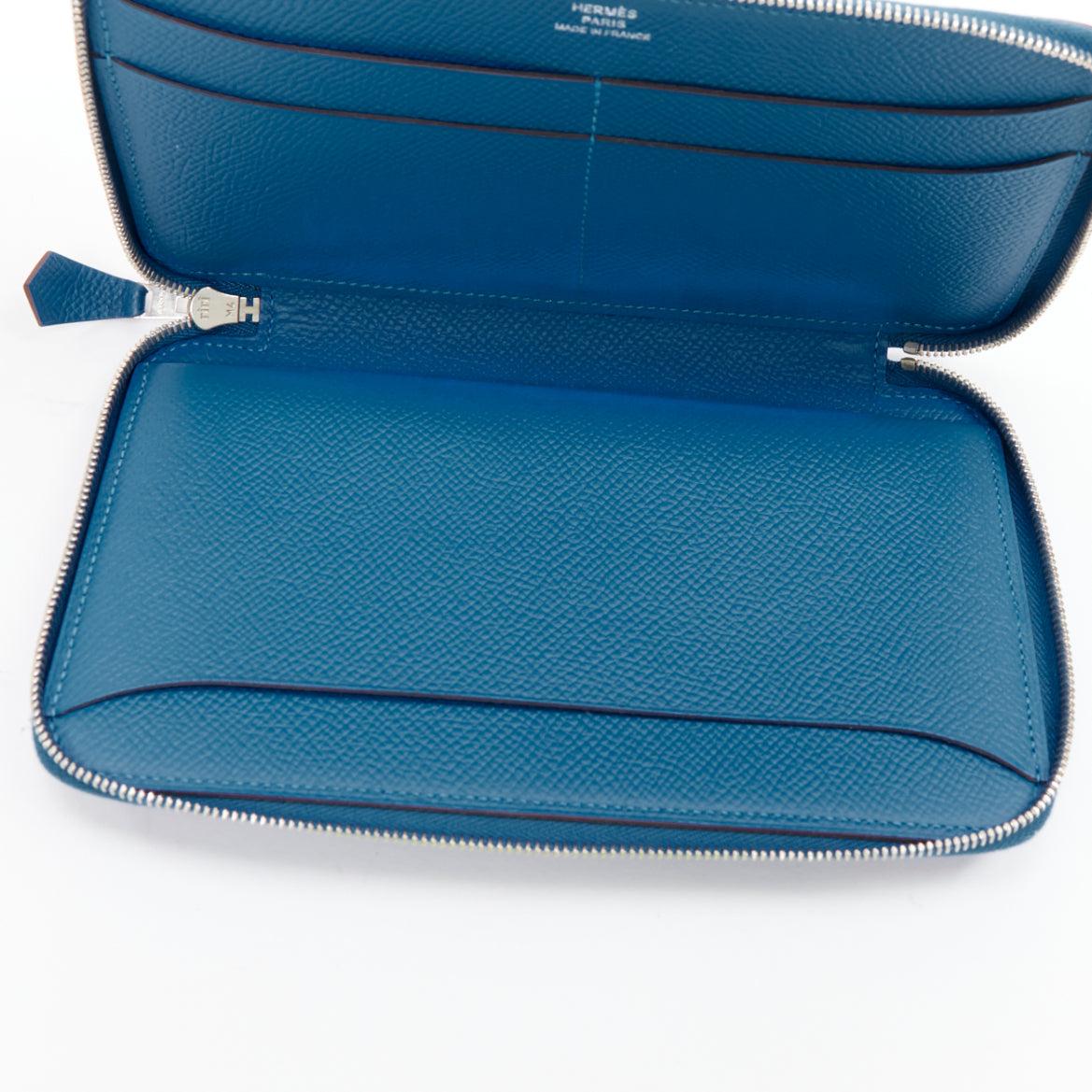 HERMES Soie Cool Azap rosso stampa geometrica seta blu pelle zip intorno portafoglio in vendita 2