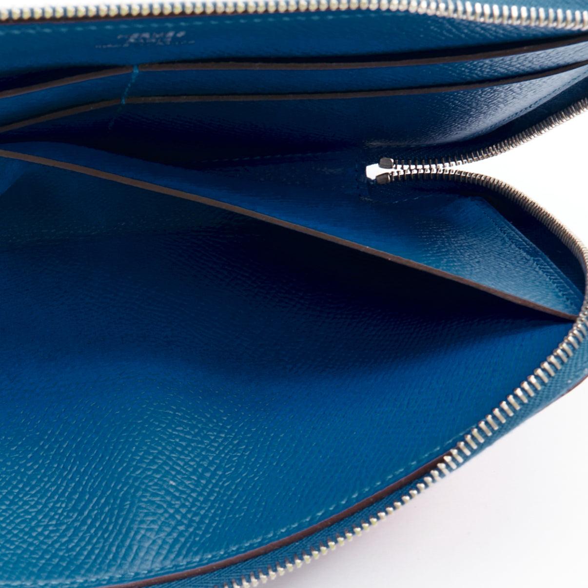 HERMES Soie Cool Azap rosso stampa geometrica seta blu pelle zip intorno portafoglio in vendita 4