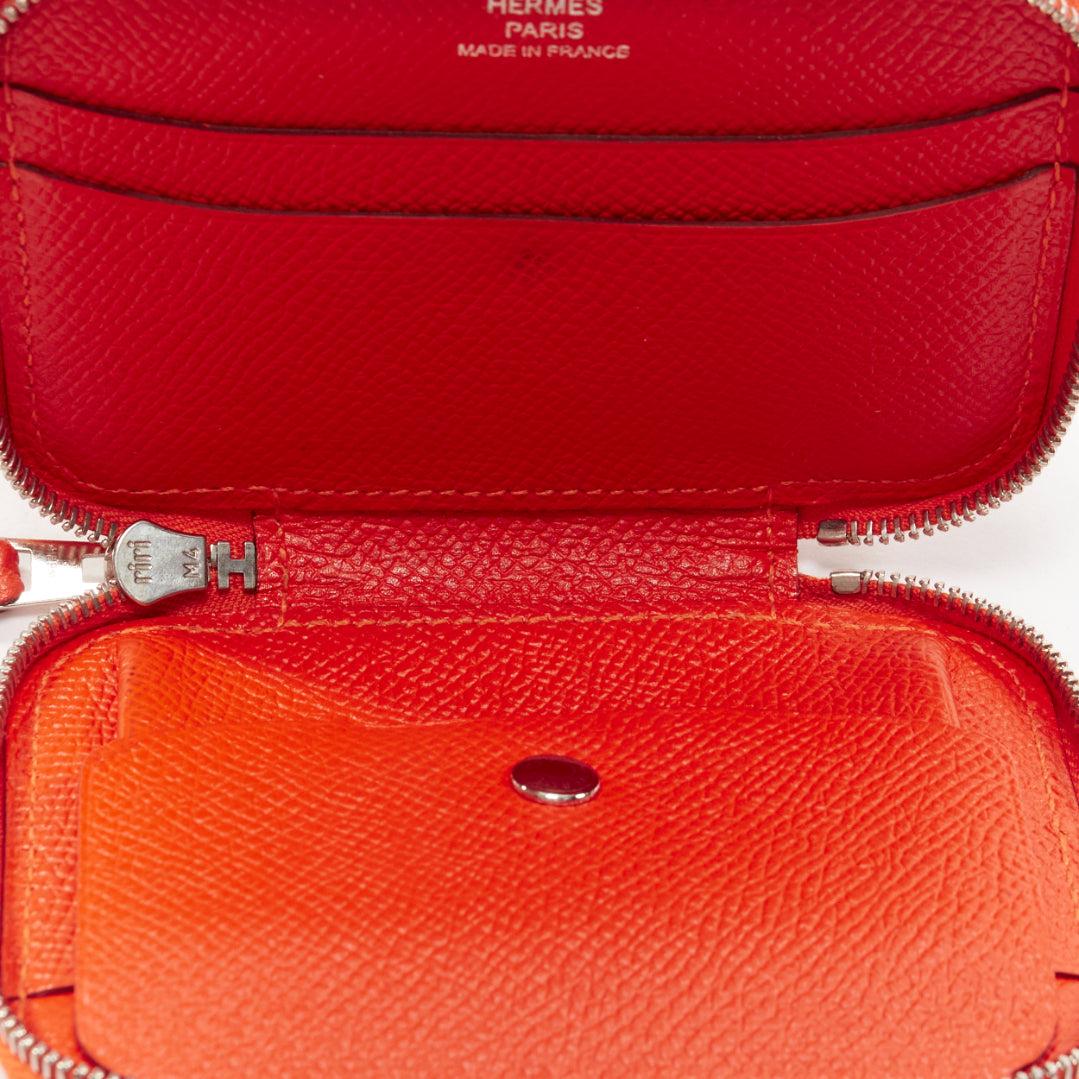 HERMES Soie Cool orange paisley print silk leather zip around wallet
Reference: AAWC/A00985
Brand: Hermes
Model: Soie Cool
Material: Leather, Silk
Color: Orange
Pattern: Paisley
Closure: Zip
Lining: Orange Leather
Extra Details: Herm√®s Soie-Cool