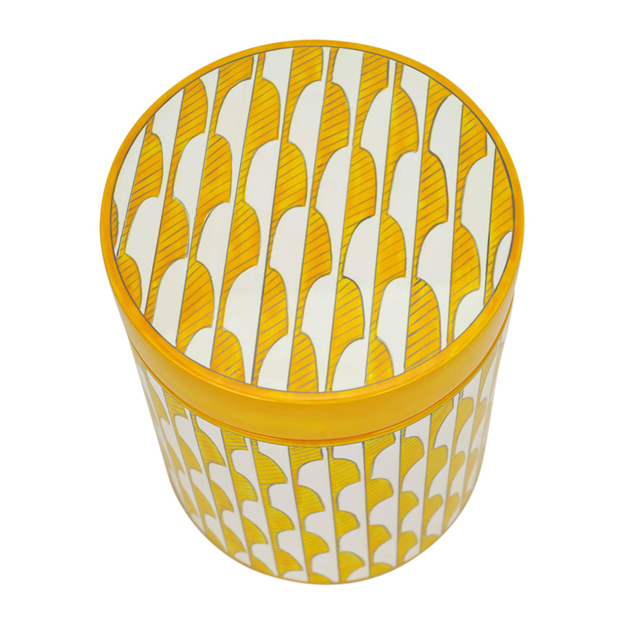 Mightychic offers an Hermes Soleil d'Hermes Tea Box featured in Jaune.
A unique and beautiful piece
Hand painted lacquered wood with palm shapes evoking a Mediterranean summer.
Soleil d'Hermes designed by Arielle de Brichambaut.
Airtight tin