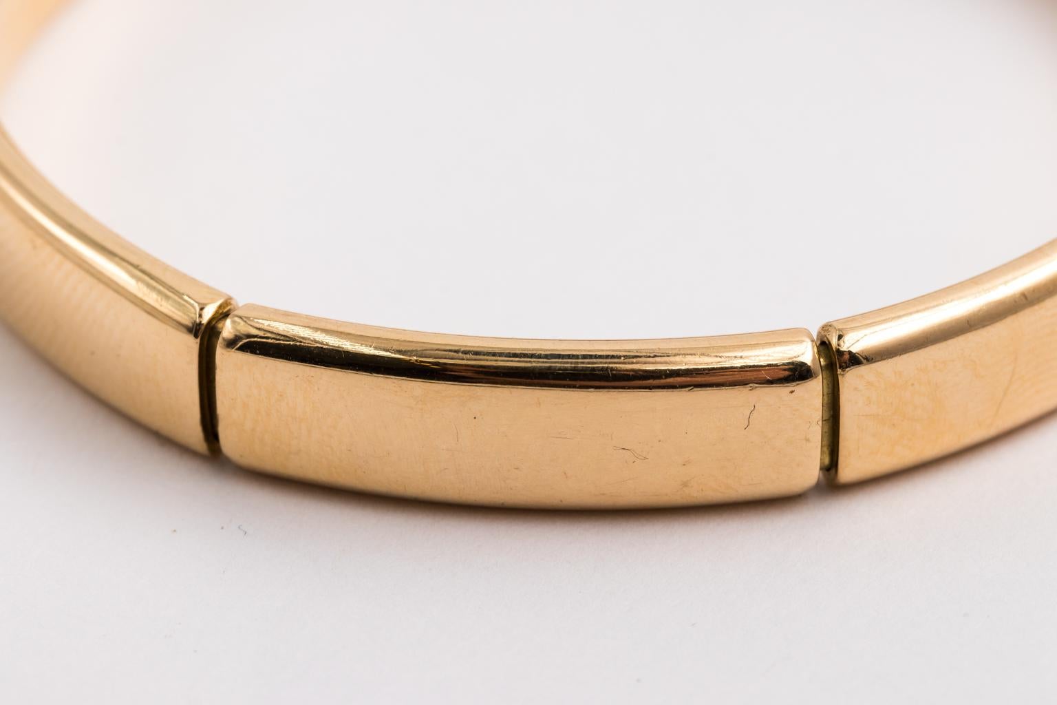 Contemporary Hermes Solid 18 Karat Yellow Gold Flex Bangle Bracelet For Sale