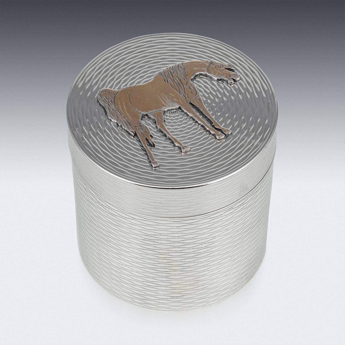 Hermes Solid Silver Cigarette Box & Matchbox With Gold Horse Detail c.1960 In Good Condition For Sale In Royal Tunbridge Wells, Kent