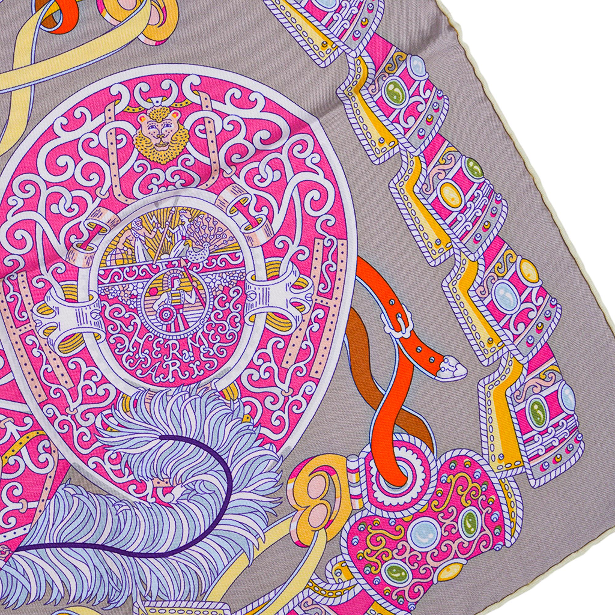 Hermes Sous l'Egide de Mars Wash Scarf Gris Nacre / Rose / Vert Silk 90 cm In New Condition In Miami, FL