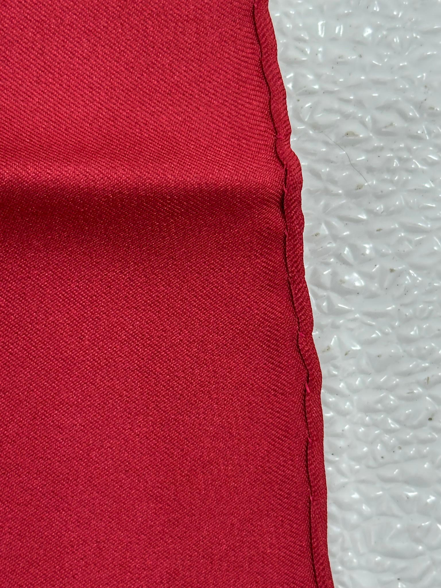 Sciarpa in twill di seta Hermès Springs in borgogna e crema di Philippe Ledoux in vendita 6