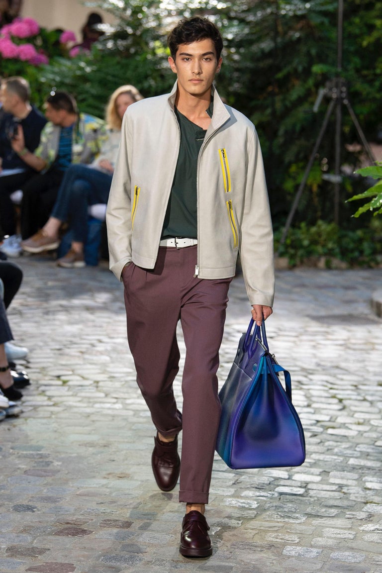Authentic Hermès Ombré Haut à Courroies Cosmos HAC 50 Limited Edition Travel Bag shown during the Spring Summer 2019 Menswear Presentation. Exquisite gradient ombre in Blue Nuit, Violet and Aqua. The richly saturated color-way of the bag takes us to