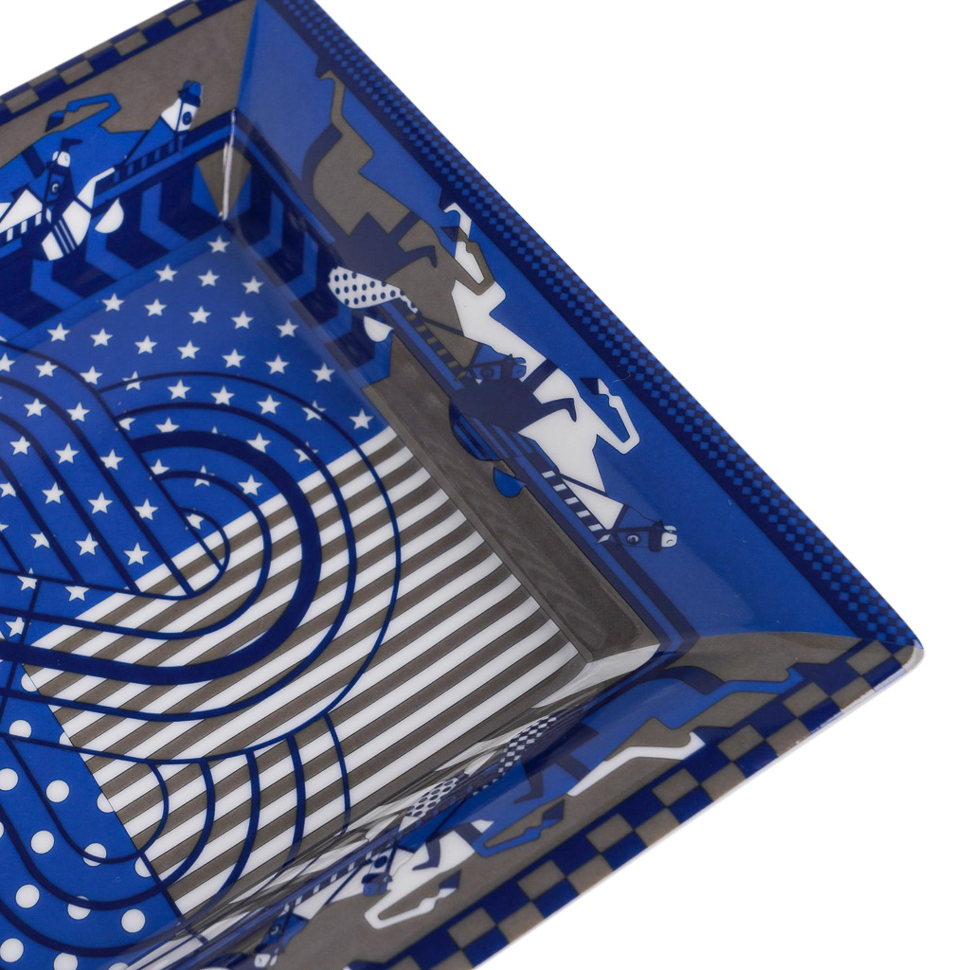 Hermes Steeple Chase Blau / Etoupe Limoges Porzellan wechselndes Tablett im Zustand „Neu“ im Angebot in Miami, FL