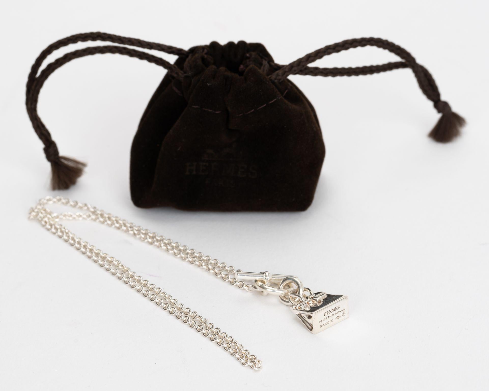 Donna Collana con ciondolo Hermes Sterling Amulette in vendita