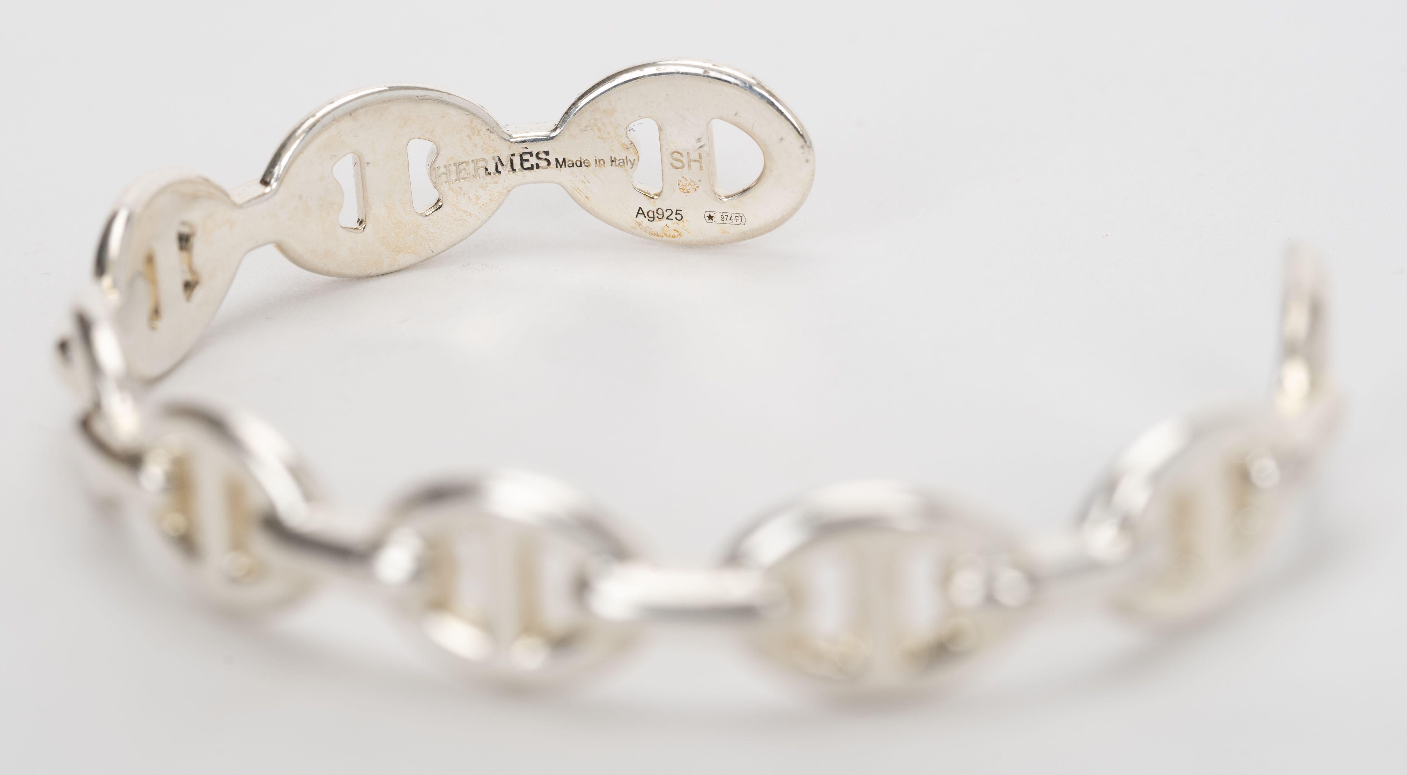 Le bracelet Chaine d'Ancre Enchainne d'Hermès, en argent 925, est un classique. Ouverture 1,25
