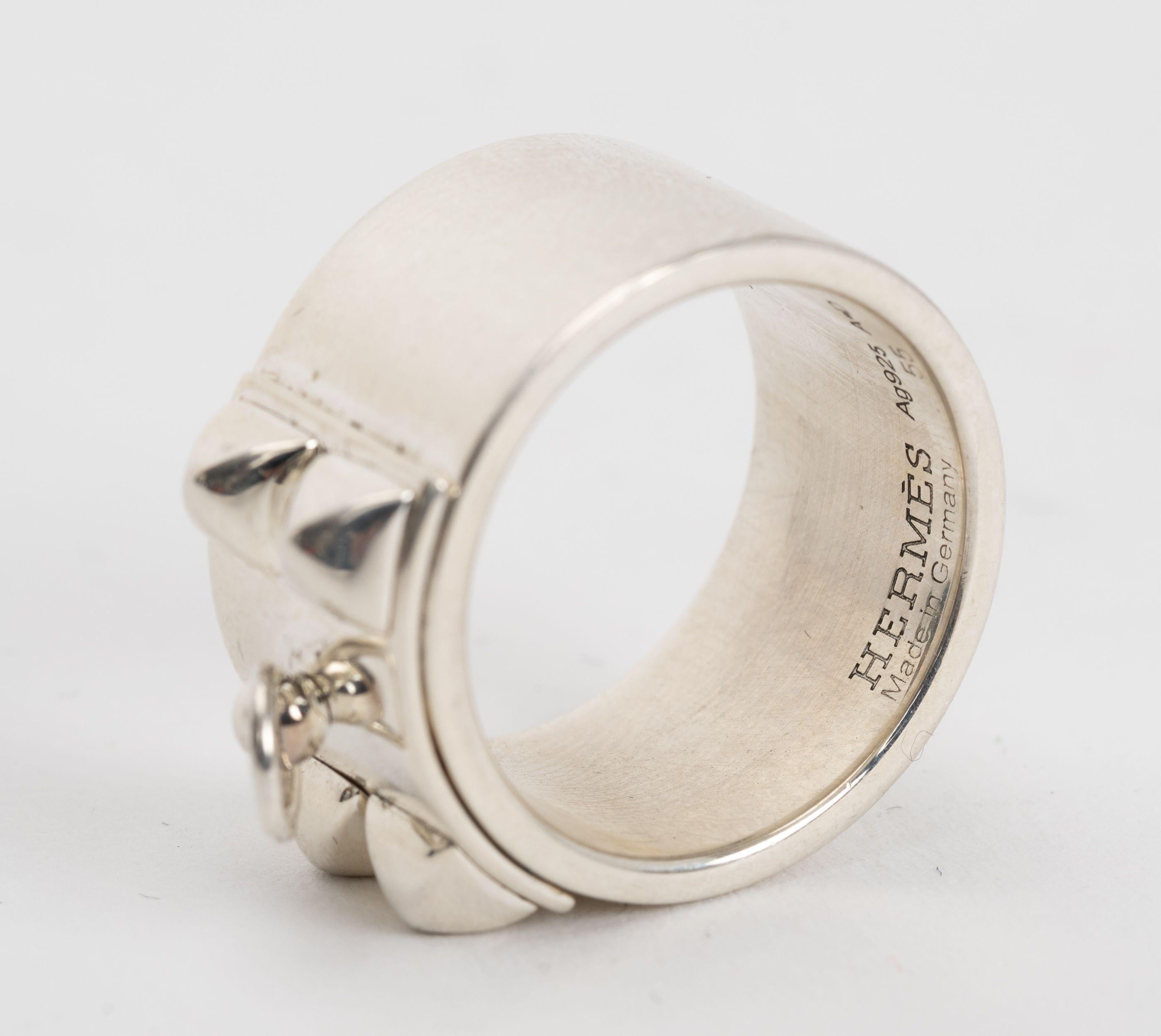 Hermes Sterling Silber Collier De Chien Ring inspiriert durch den Collier de Chien Gürtel. Größe 6,5. Kommt mit Original-Etui.