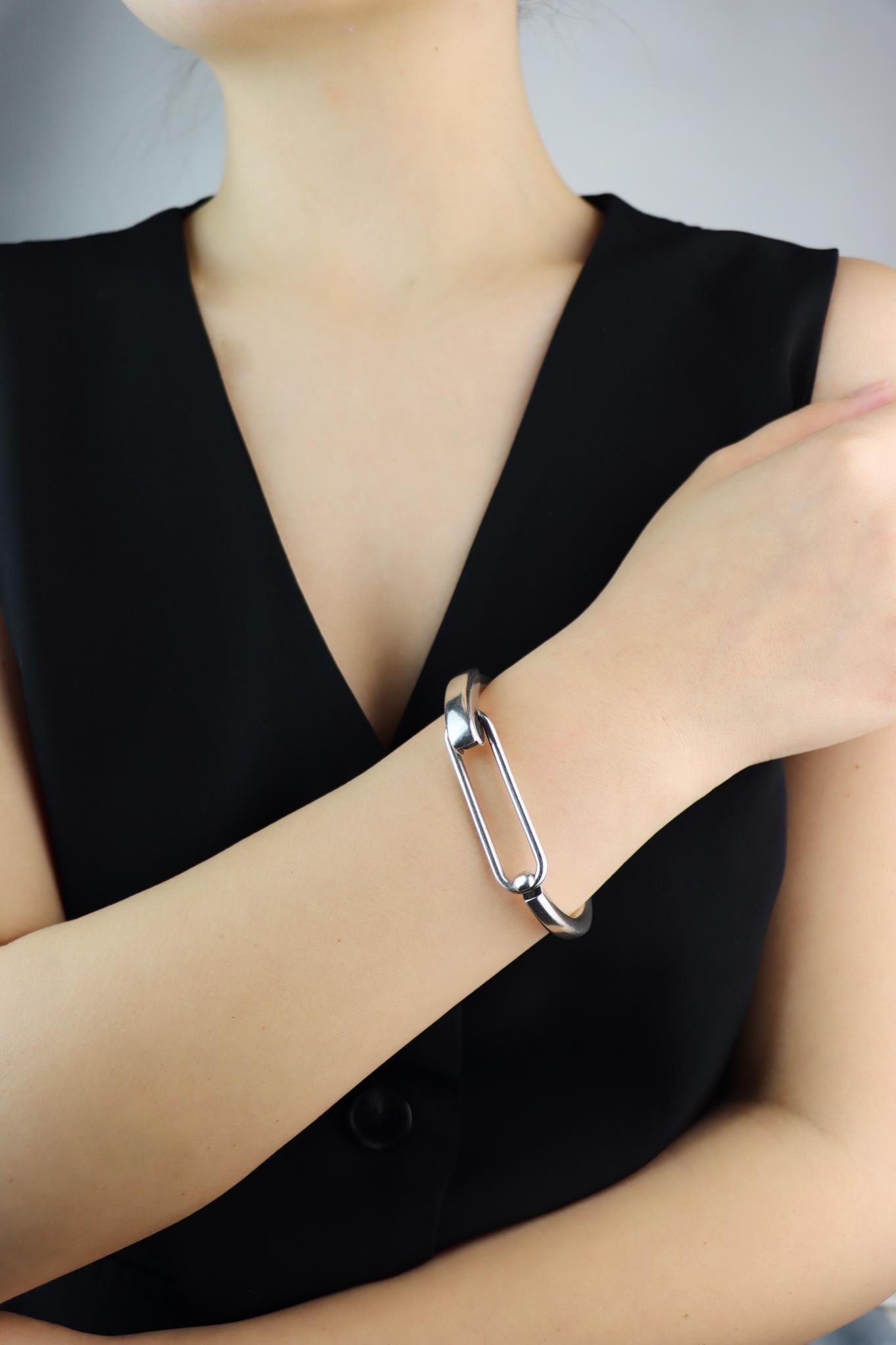Hermes Sterling Silver Clic Snap Bracelet
With Original Box

Marked:
HERMES
925

﻿﻿Approximate Dimensions:
17.5 (circumference)
0.4 cm - 1.3 cm (Width)
42.6 grams in weight.