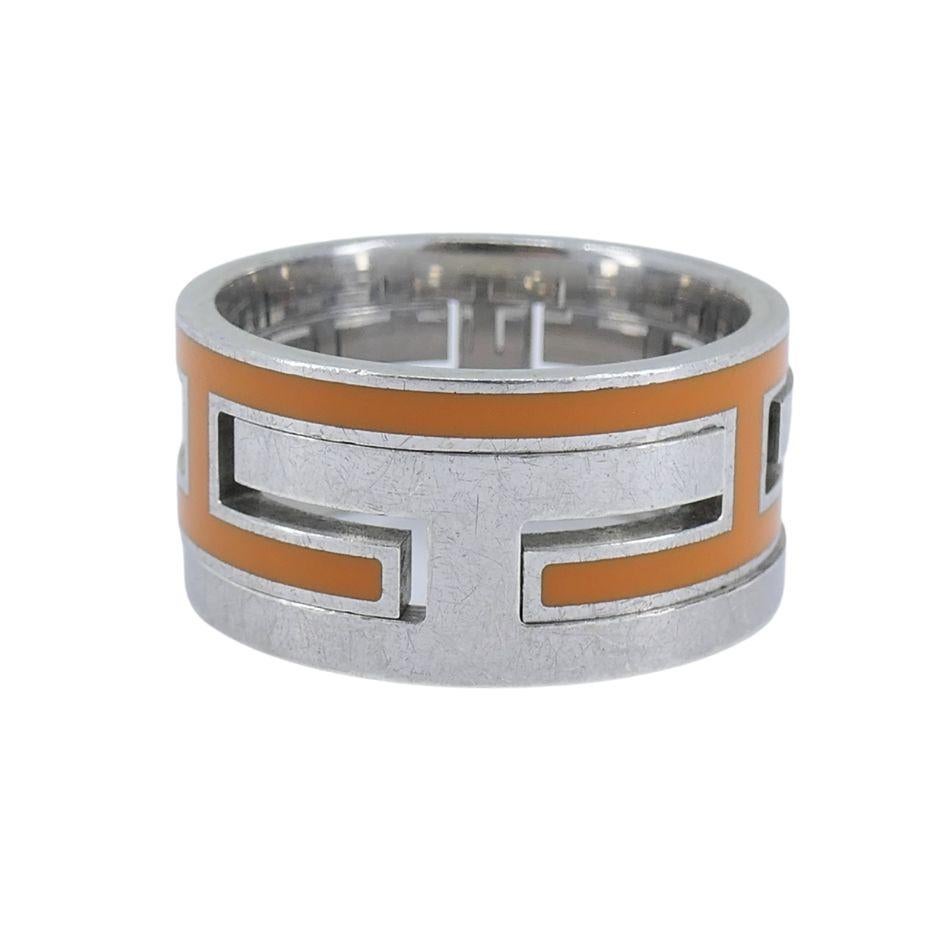 Anello a fascia con motivo H. H. di Hermès in argento sterling e smalto arancione In condizioni buone in vendita a Beverly Hills, CA