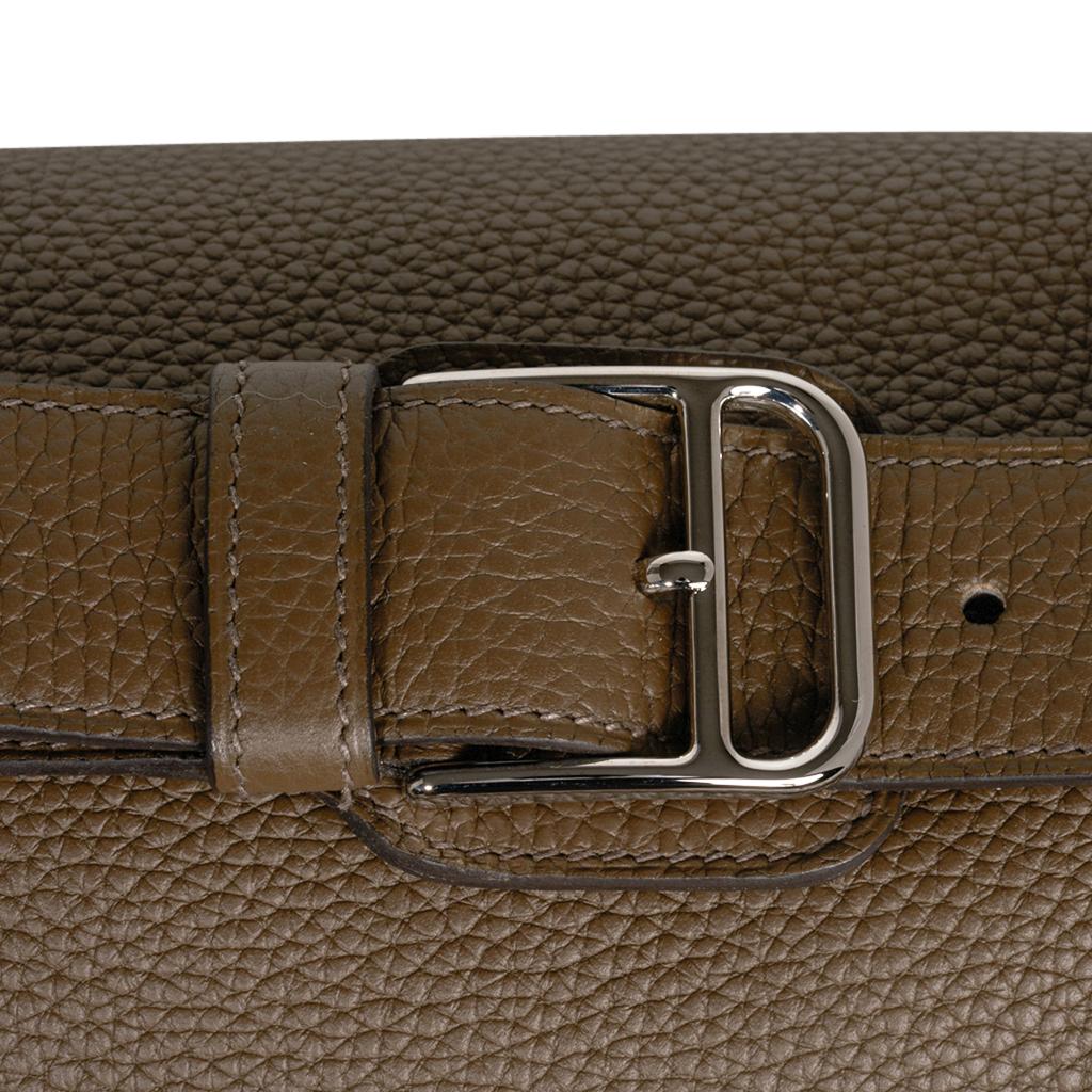 Women's or Men's Hermes Steve Caporal Messenger 28 Bag Etoupe Clemence Leather Palladium For Sale