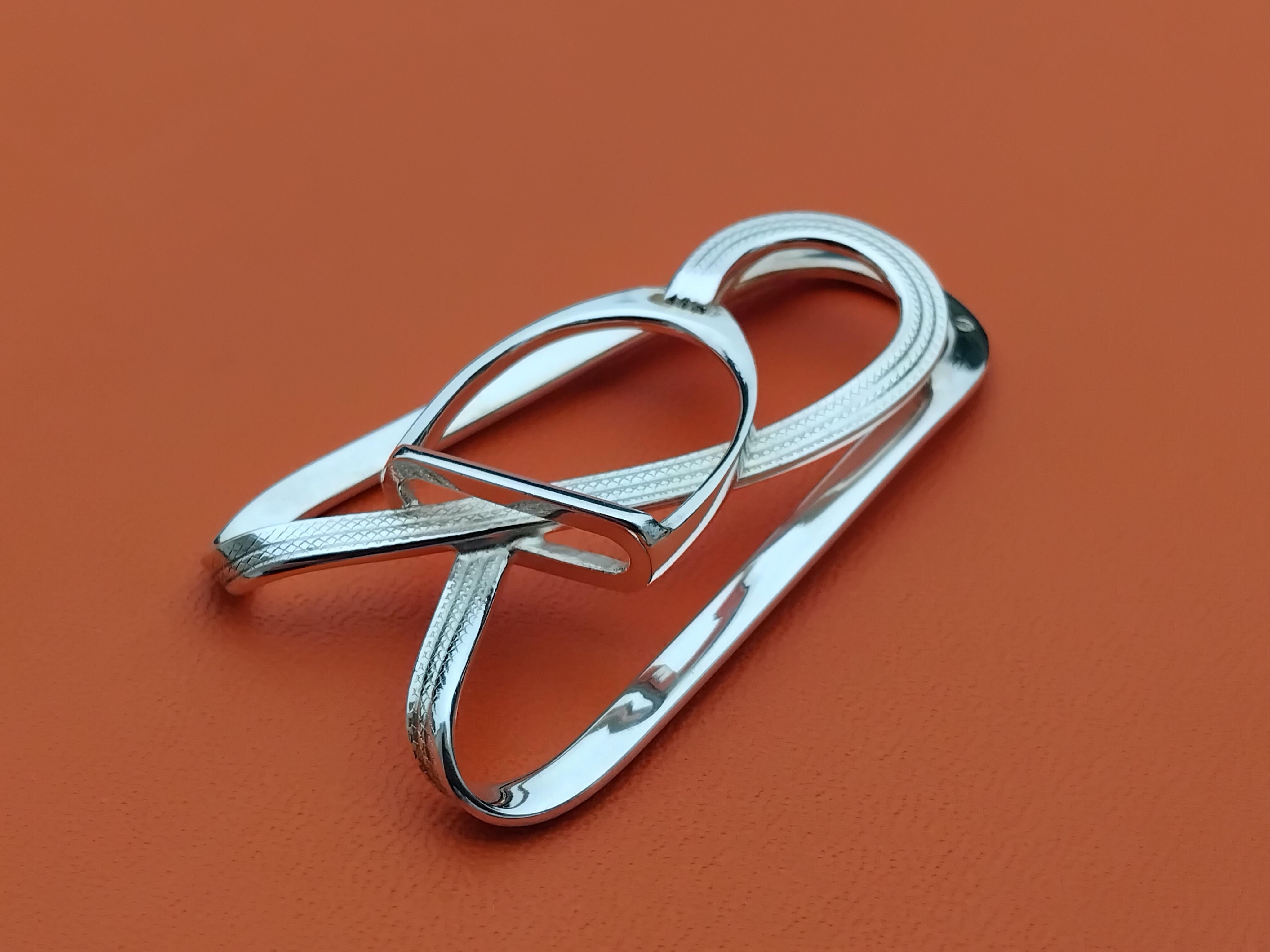 Rare and Lovely Authentic Hermès Money Clip

In shape of a stirrup

Vintage Item

Made of silver (minerva hallmark)

Colorway: silvery

