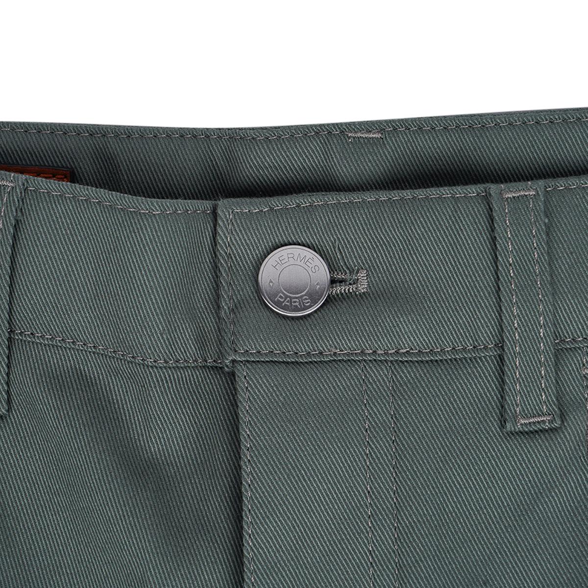 Hermès - Blouson droit « Vert de Gris » en jean avec boutons et boutons à logo, taille 40 Pour hommes en vente