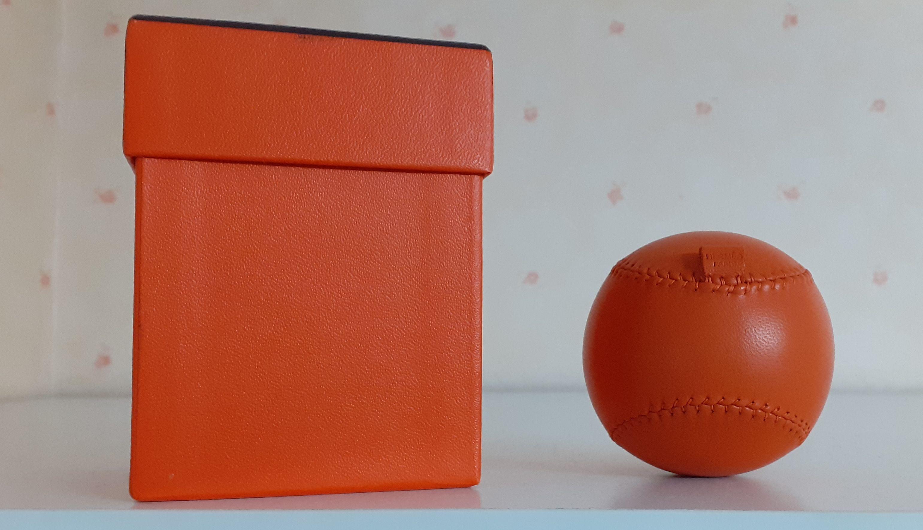 Hermès Herstress Ballon anti-stress en cuir orange RARE Unisexe en vente