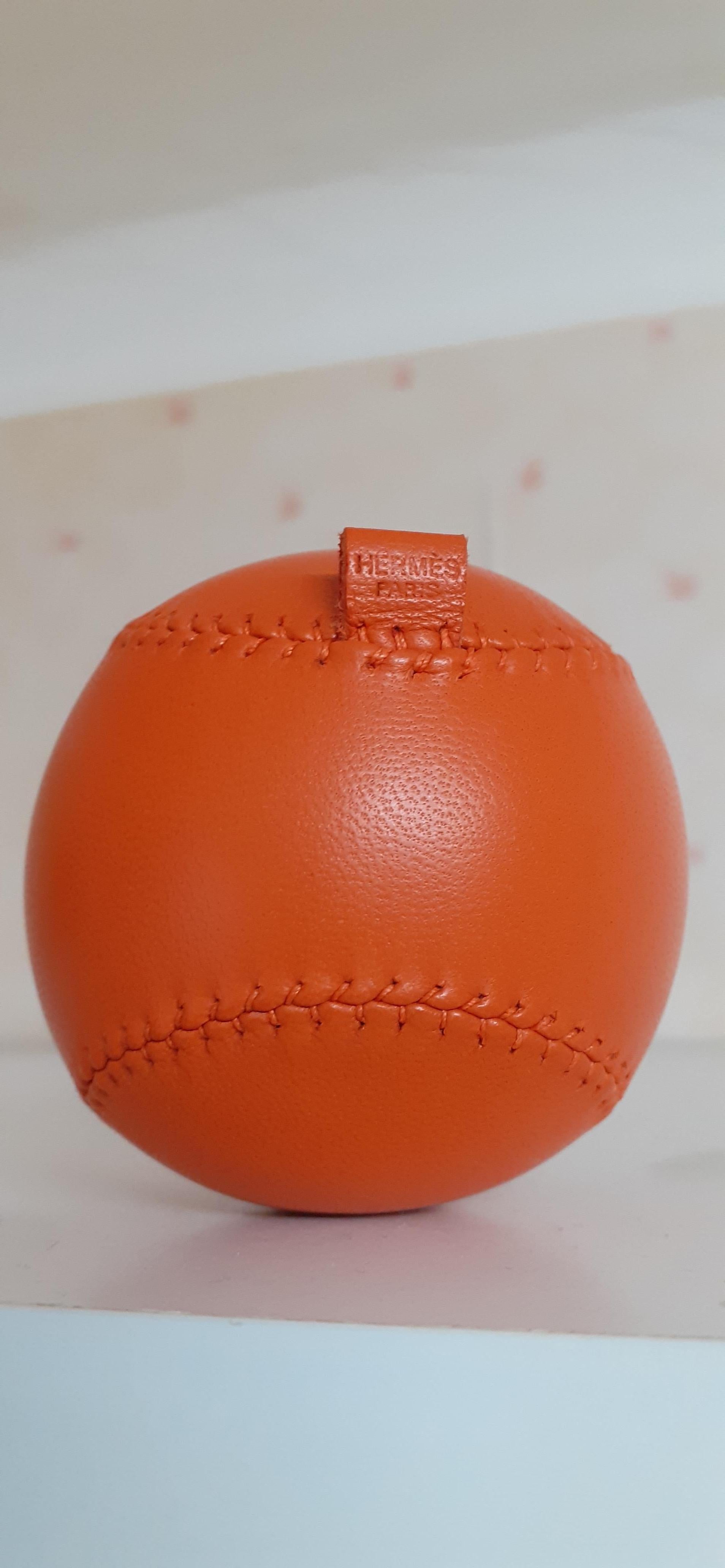 Hermès Herstress Ballon anti-stress en cuir orange RARE en vente 1