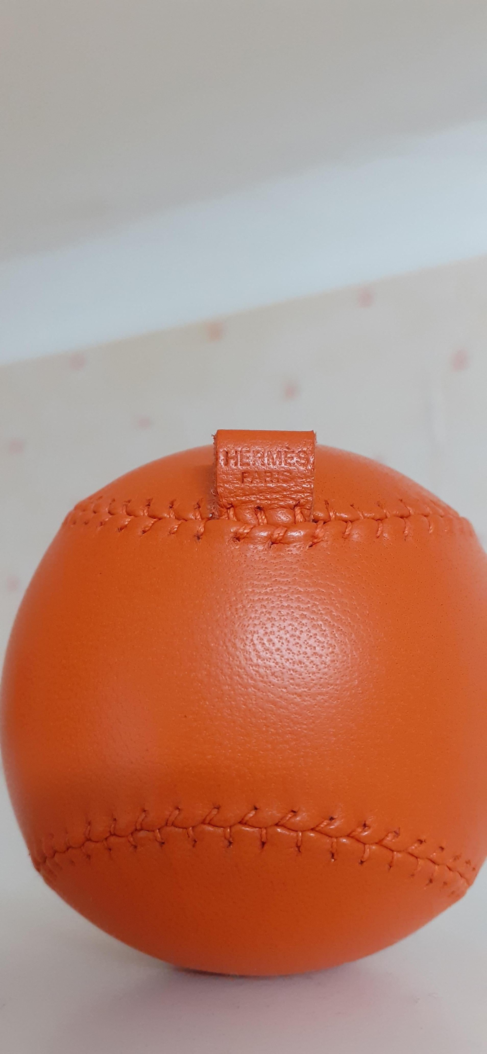 Hermès Herstress Ballon anti-stress en cuir orange RARE en vente 2