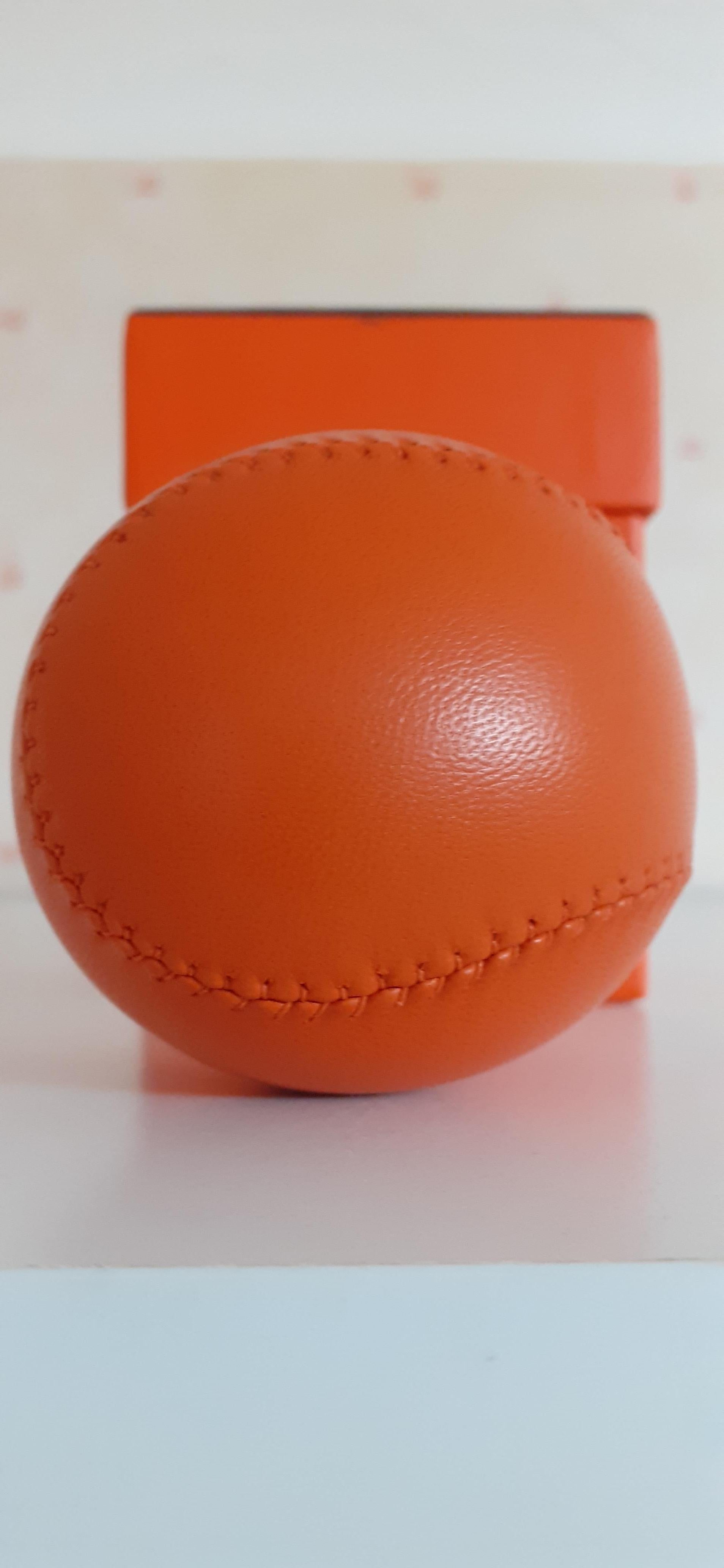 Hermès Herstress Anti-Stress Ball in Orange Leather RARE For Sale 2