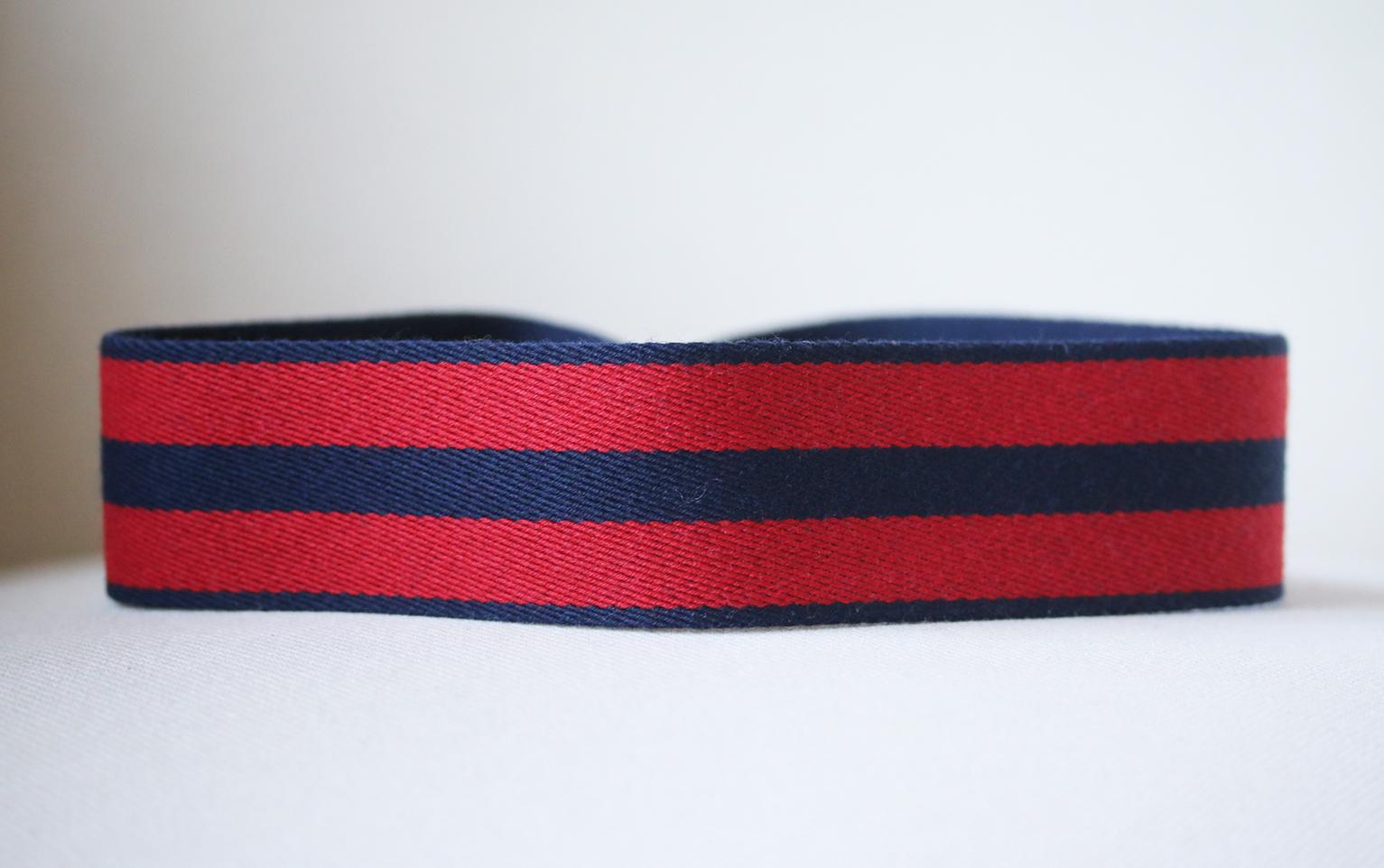 Reinvent your bag with this Hermès Bag Strap. Bag strap in canvas and Swift calfskin leather. Gold plated hardware. Large snap hook. Colour: red and blue. Does not come with a dustbag. 

Dimensions: L 105 x W 5 cm

Condition: New without tags. 