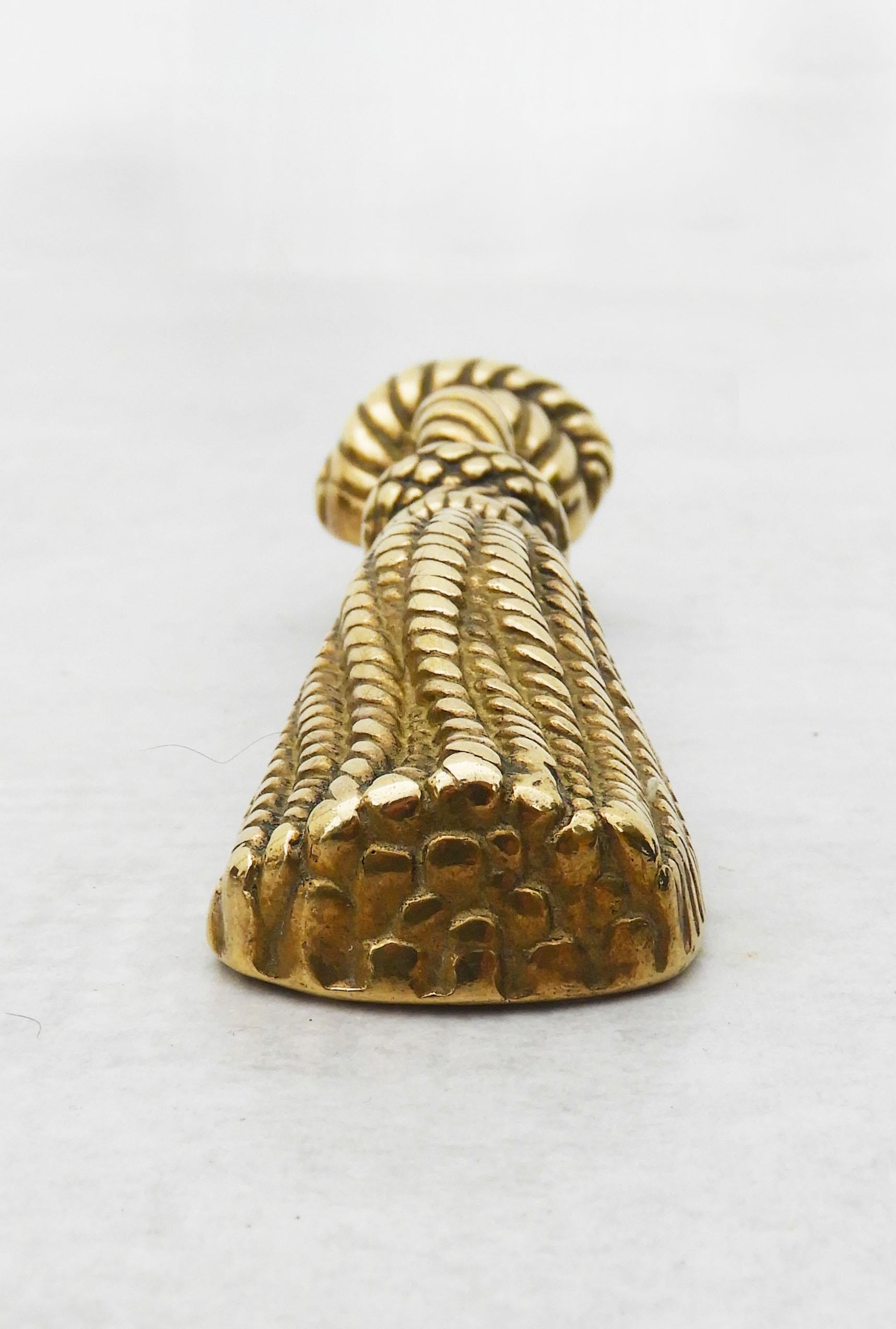 Hermès Style Messing-Flaschenöffner, Pom Pom, Quaste, Seilknoten, Frankreich um 1960 im Zustand „Gut“ im Angebot in Trensacq, FR