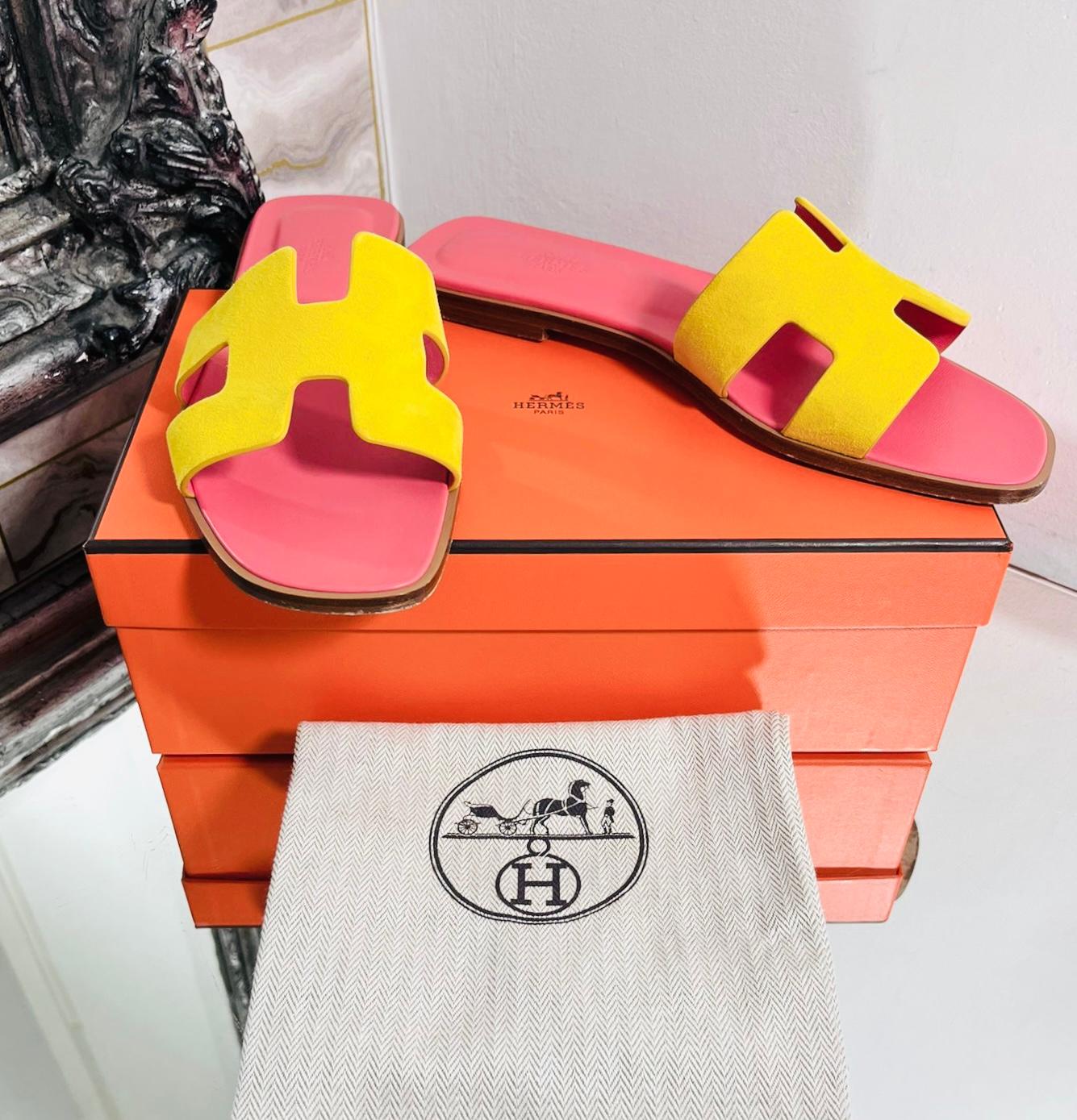 Hermes Suede Oran Sandals

Iconic sandals with 'H' cut-out silhouette in Jaune Sable.

Featuring leather insoles. Rrp £570

Size – 40

Condition – Very Good/Excellent

Composition – Suede

Comes with – Box, Dust Bag