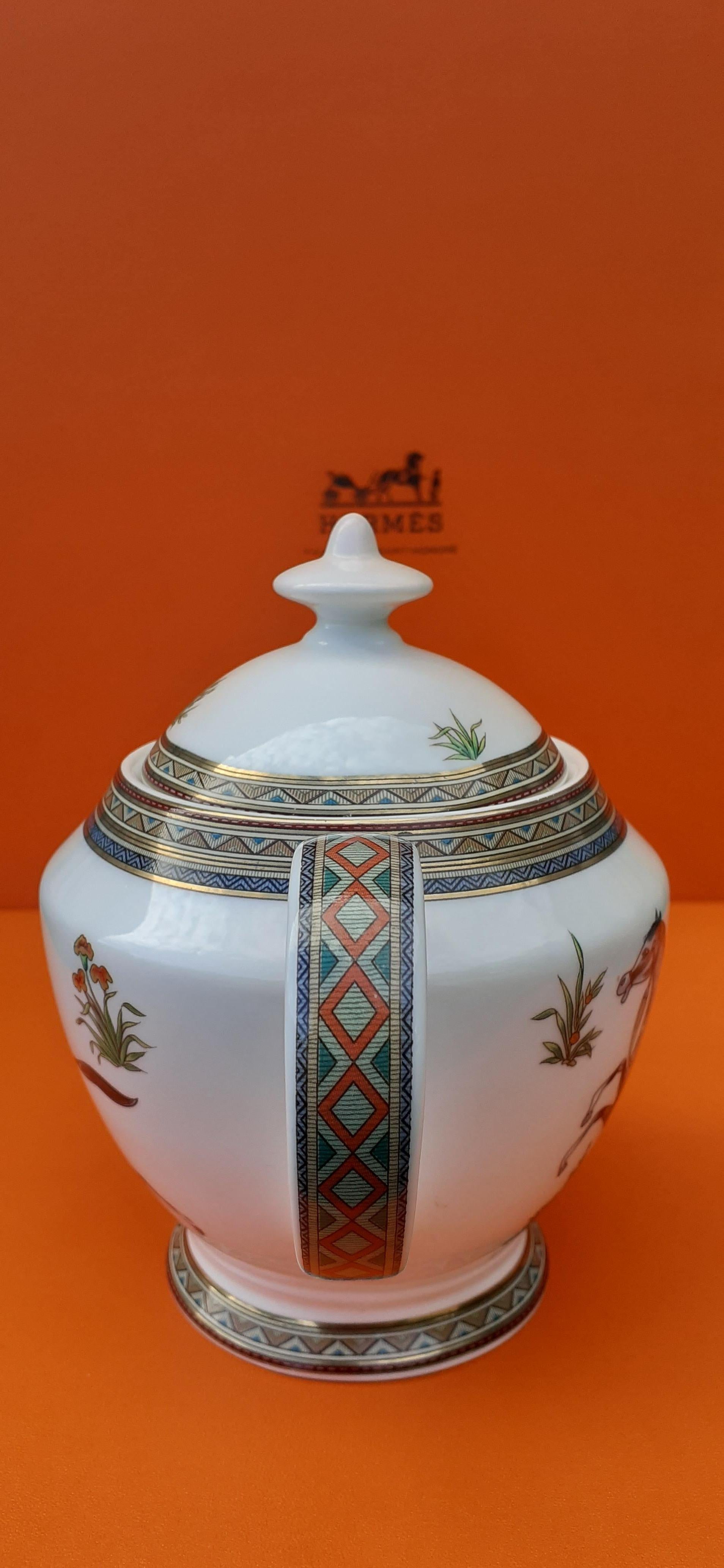 Hermès Sugar Bowl and Milk Jug Cheval D'Orient Horse Pattern in Porcelain For Sale 3