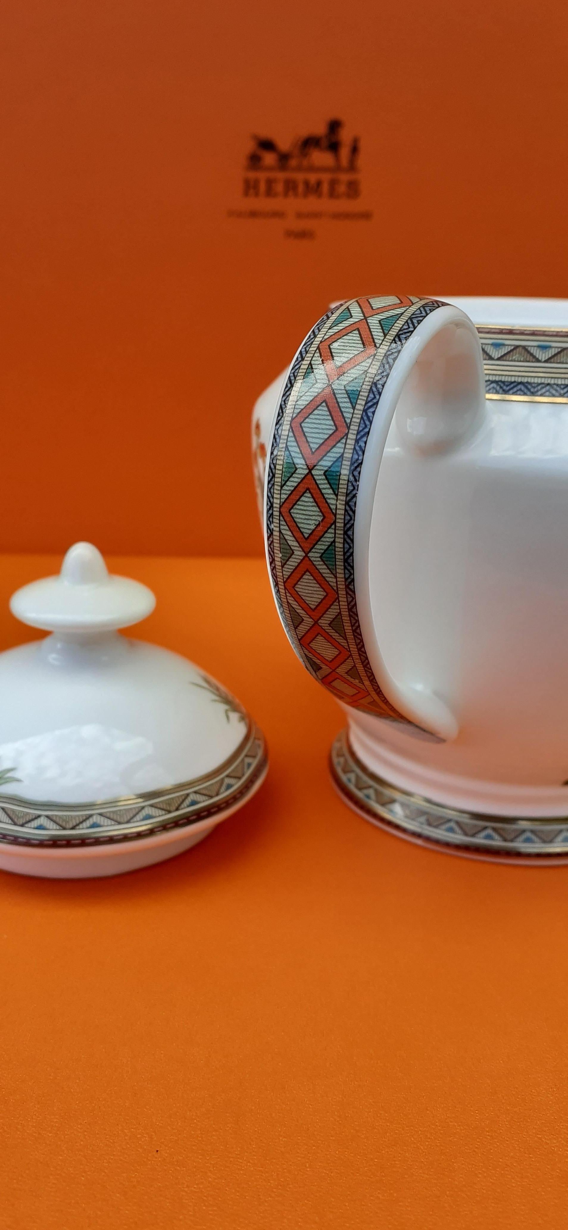 Hermès Sugar Bowl and Milk Jug Cheval D'Orient Horse Pattern in Porcelain For Sale 4