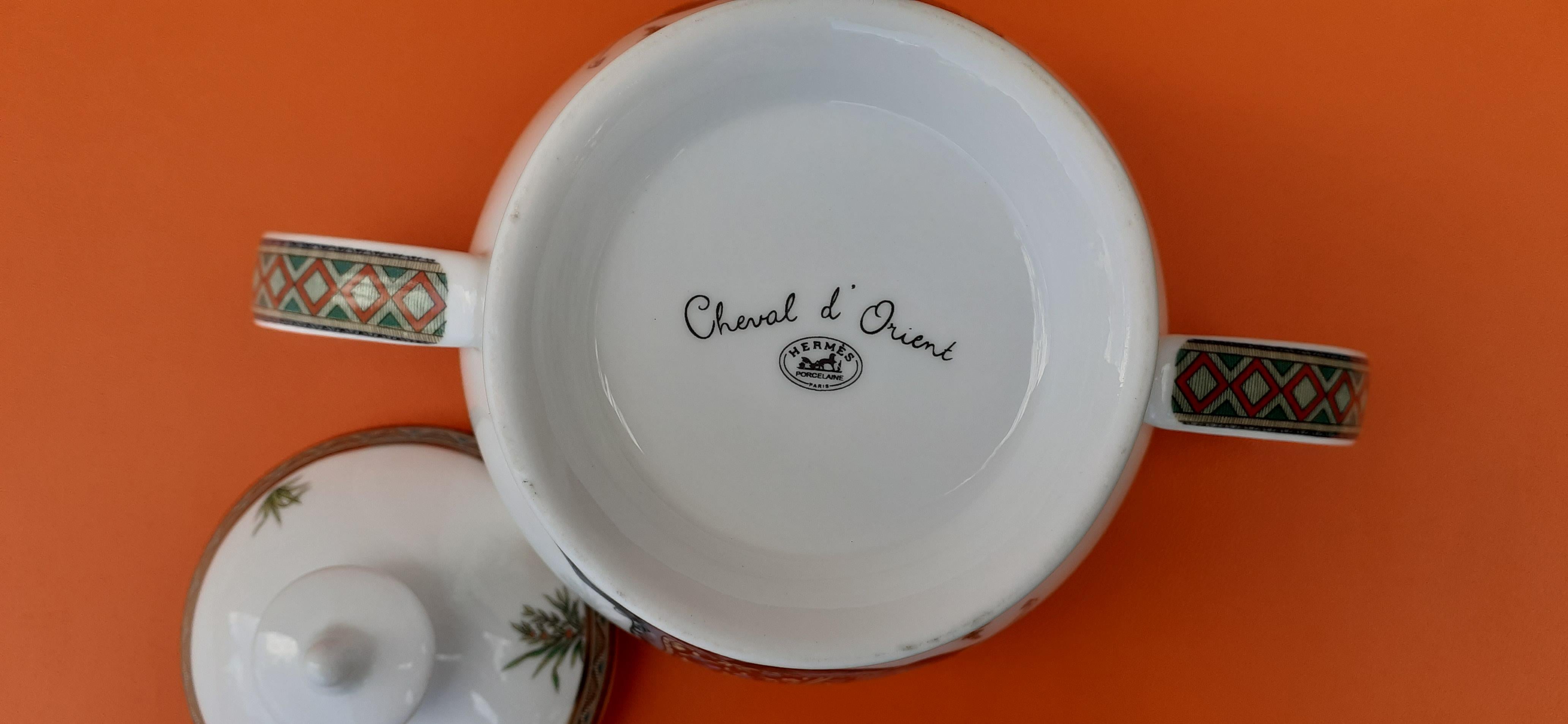 Hermès Sugar Bowl and Milk Jug Cheval D'Orient Horse Pattern in Porcelain For Sale 5