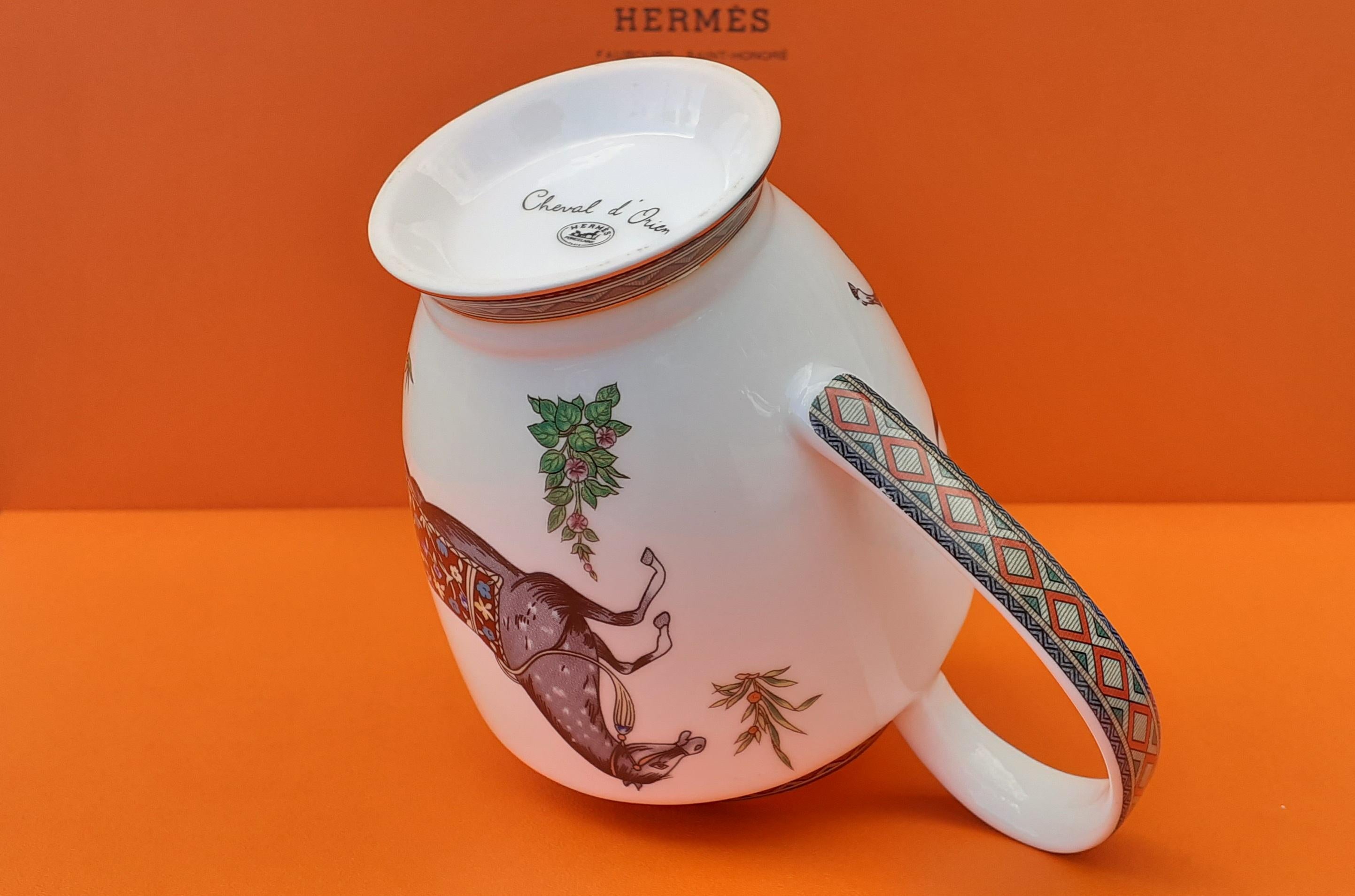 Hermès Sugar Bowl and Milk Jug Cheval D'Orient Horse Pattern in Porcelain For Sale 8