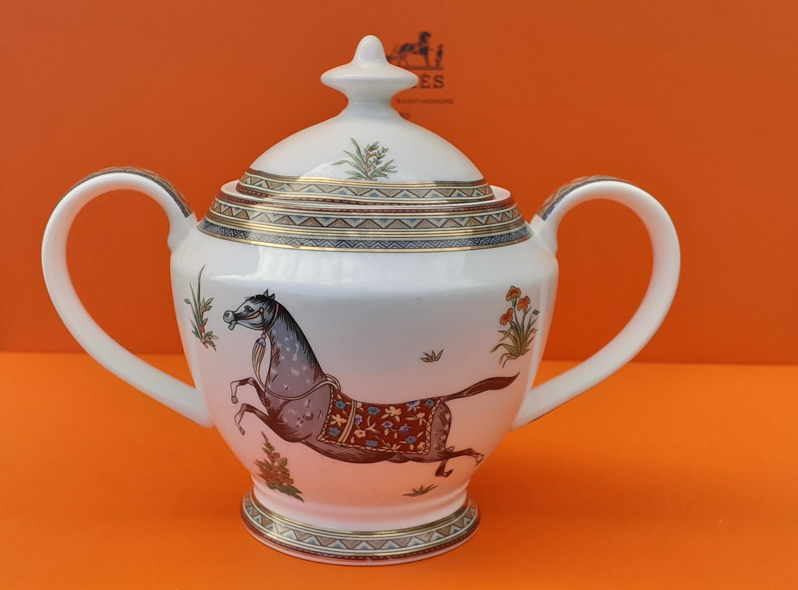 Hermès Sugar Bowl and Milk Jug Cheval D'Orient Horse Pattern in Porcelain For Sale 9