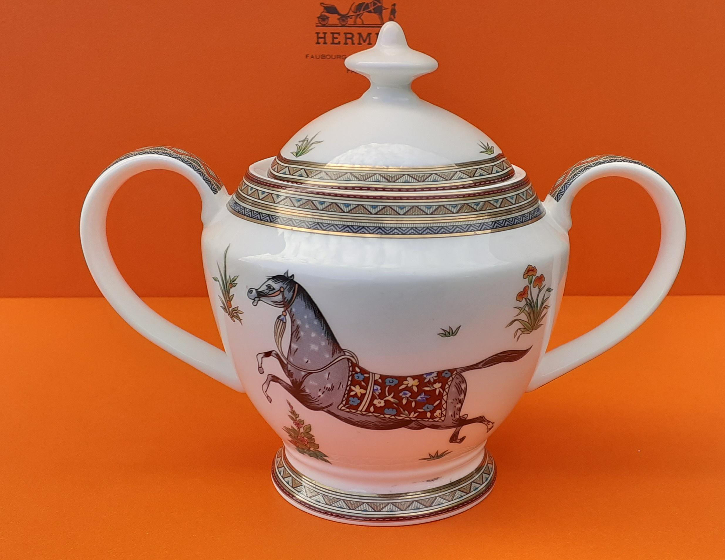 Hermès Sugar Bowl and Milk Jug Cheval D'Orient Horse Pattern in Porcelain For Sale 10