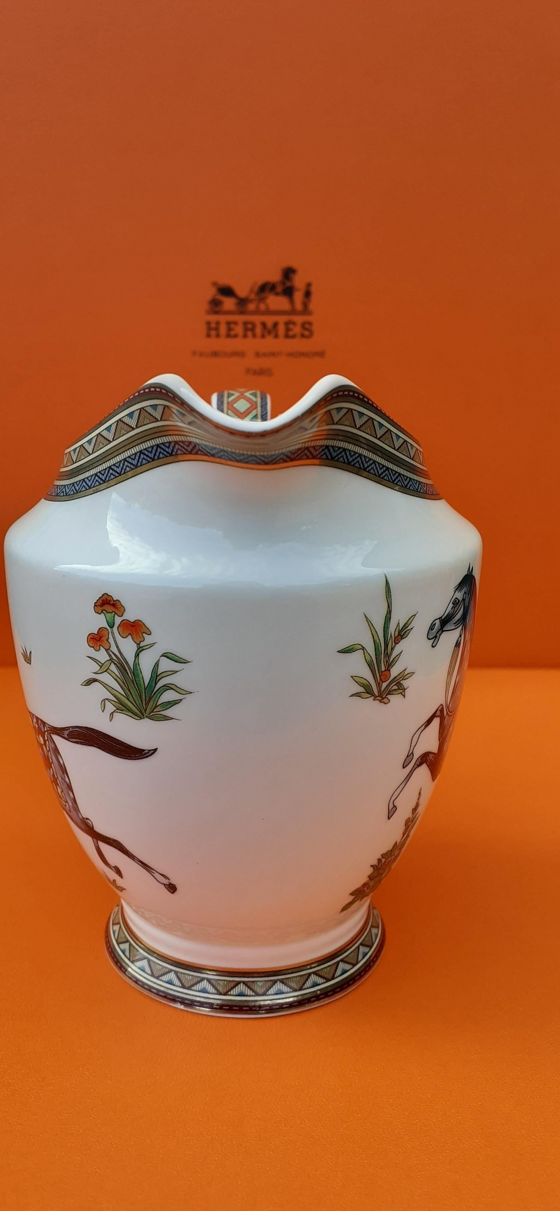 Hermès Sucrier et pot à lait Cheval d'Orient en porcelaine en vente 1