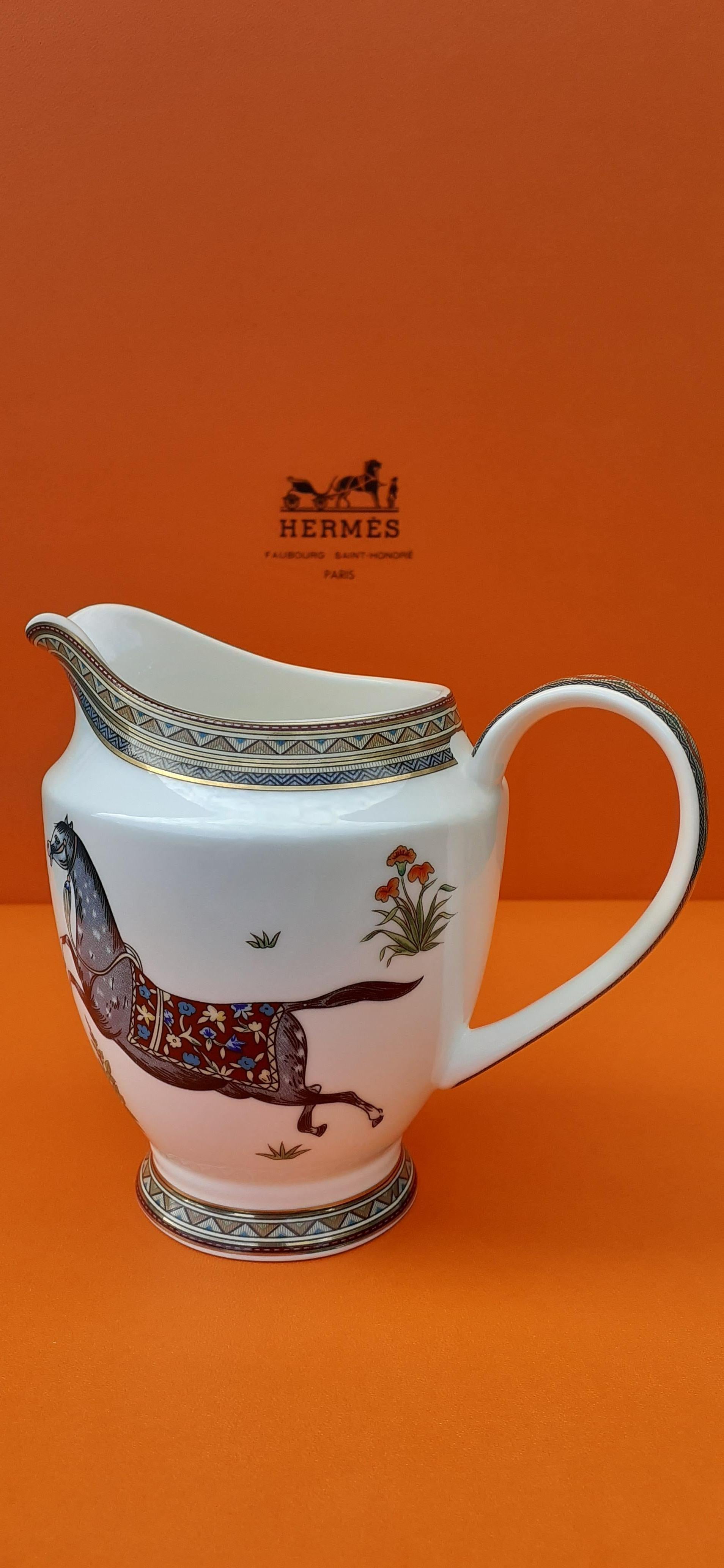 Gray Hermès Sugar Bowl and Milk Jug Cheval D'Orient Horse Pattern in Porcelain For Sale