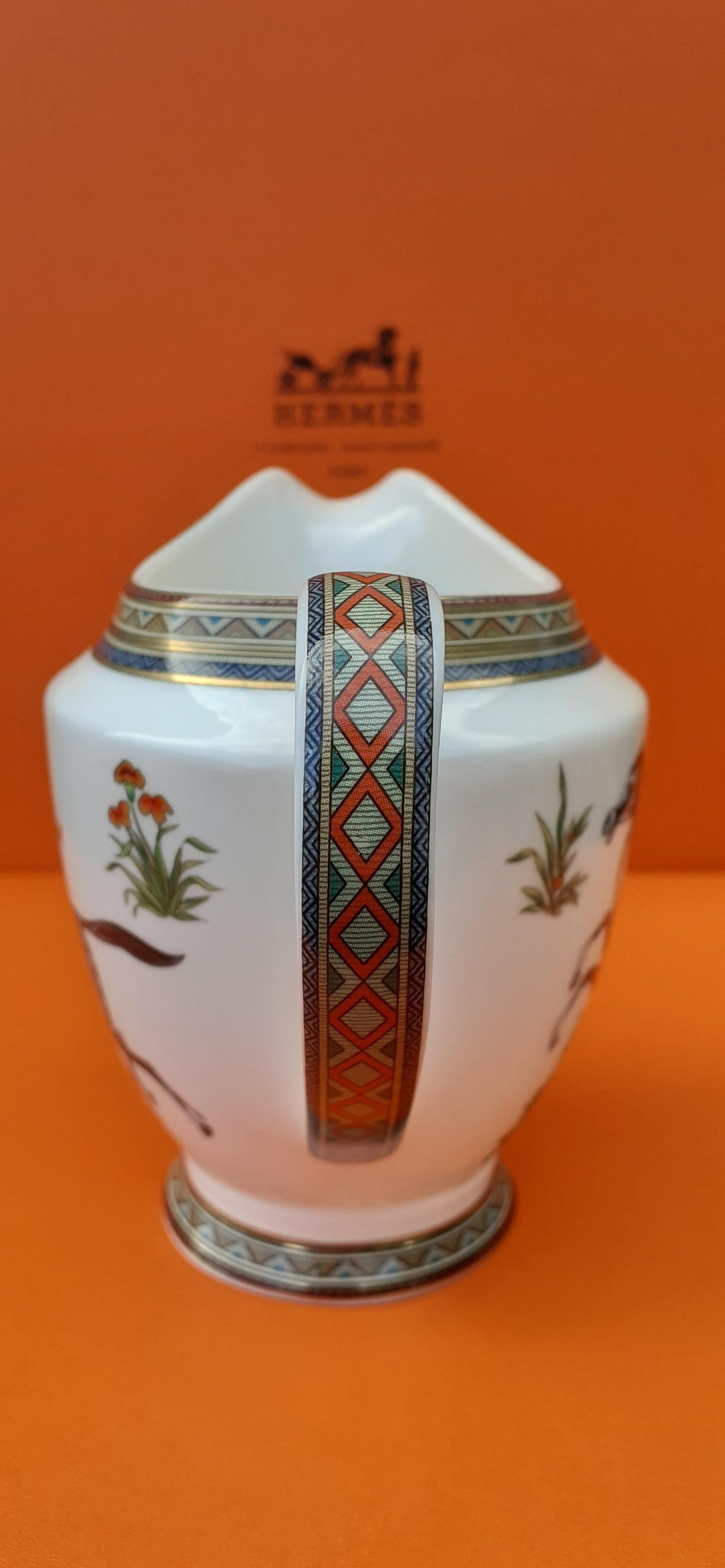 Hermès Sucrier et pot à lait Cheval d'Orient en porcelaine en vente 3