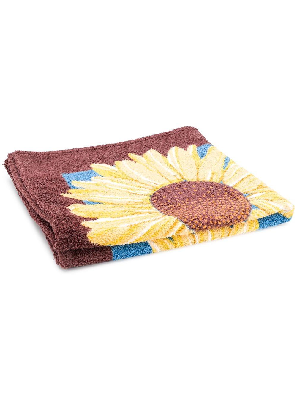Hermes mulltico cotton beach towel featuring a sunflower print, a white back side.
In good vintage condition. Made in France.
35,4in. (90cm)  X 56.2 in. (143cm)
We guarantee you will receive this  iconic item as described and showed on